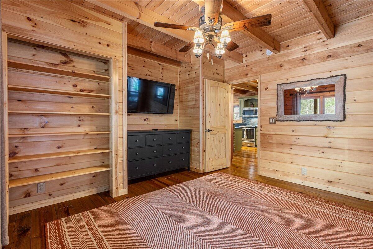Tellico Plains, Tennessee, 37385, United States, 3 Bedrooms Bedrooms, ,3 BathroomsBathrooms,Residential,For Sale,2034978