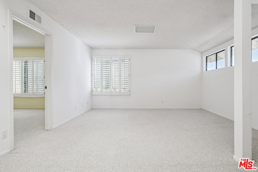 Pacific Palisades, California, 90272, United States, 4 Bedrooms Bedrooms, ,3 BathroomsBathrooms,Residential,For Sale,1989608