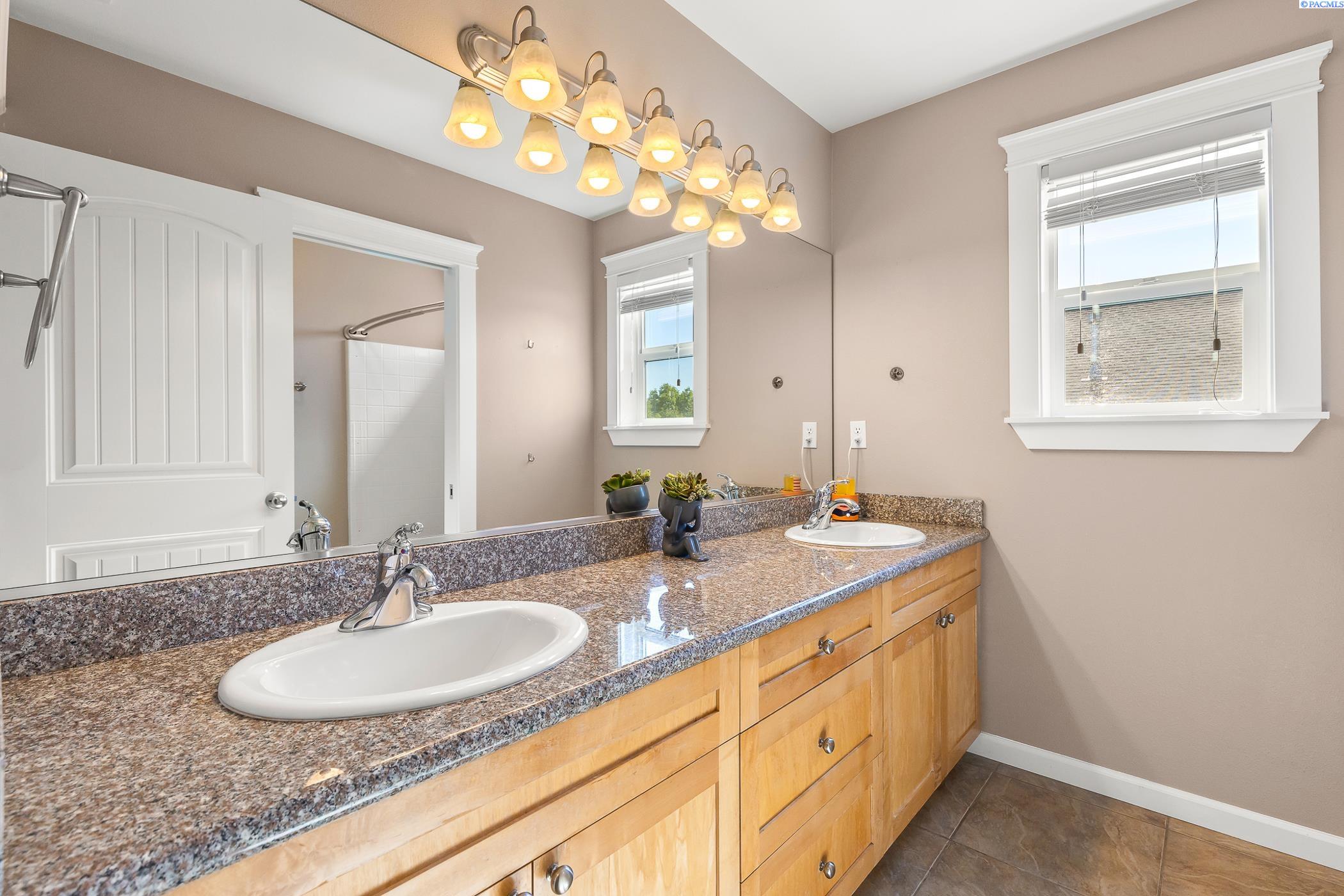 Richland, Washington, 99354, United States, 5 Bedrooms Bedrooms, ,2 BathroomsBathrooms,Residential,For Sale,1925310