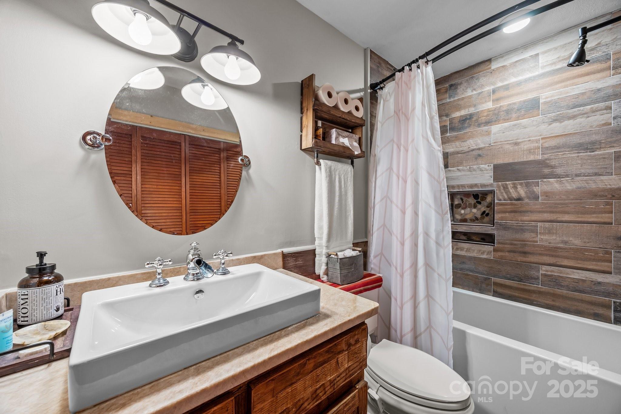 Waynesville, North Carolina, 28785, United States, 3 Bedrooms Bedrooms, ,2 BathroomsBathrooms,Residential,For Sale,1793601