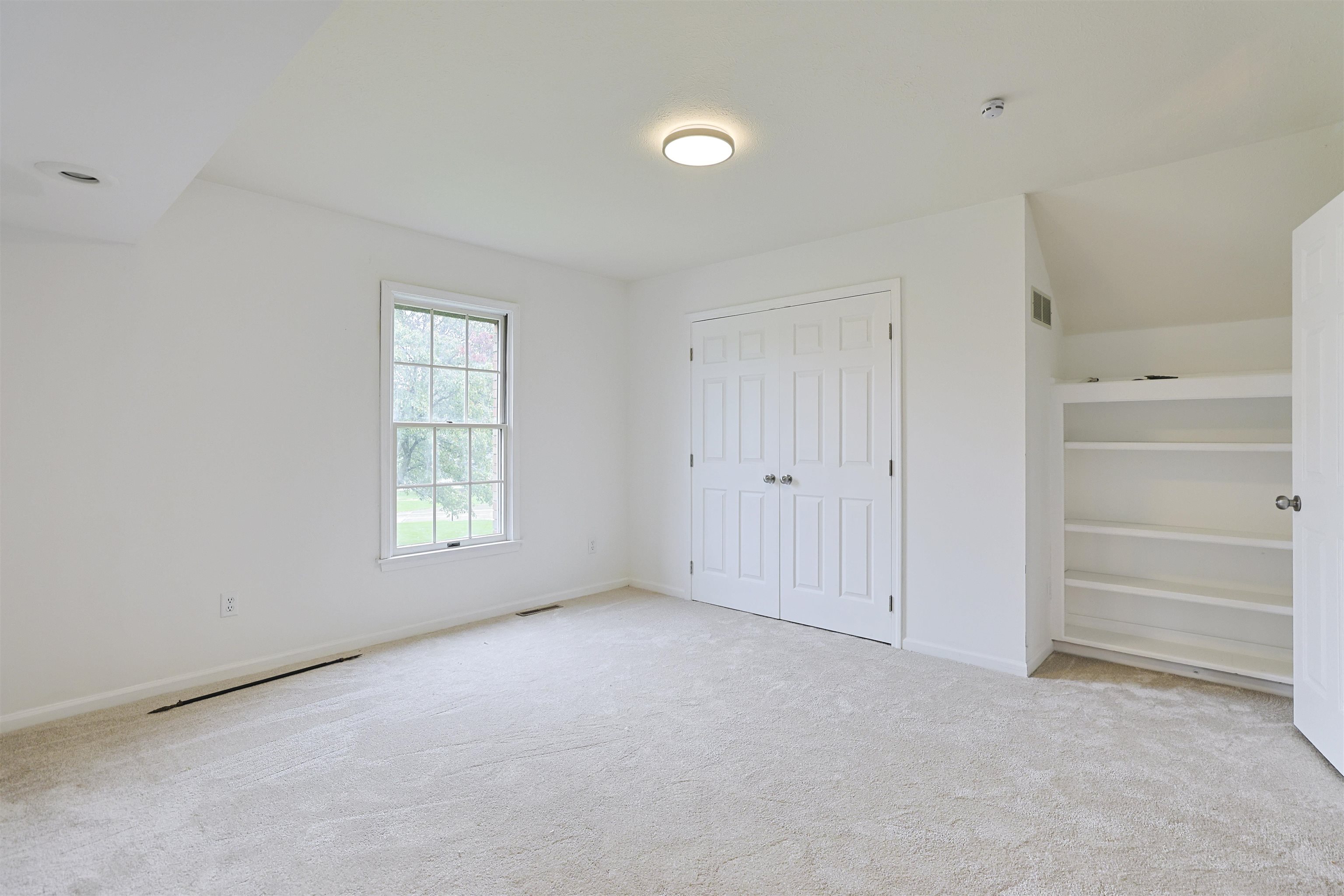 South Bend, Indiana, 46614, United States, 4 Bedrooms Bedrooms, ,4 BathroomsBathrooms,Residential,For Sale,1985327