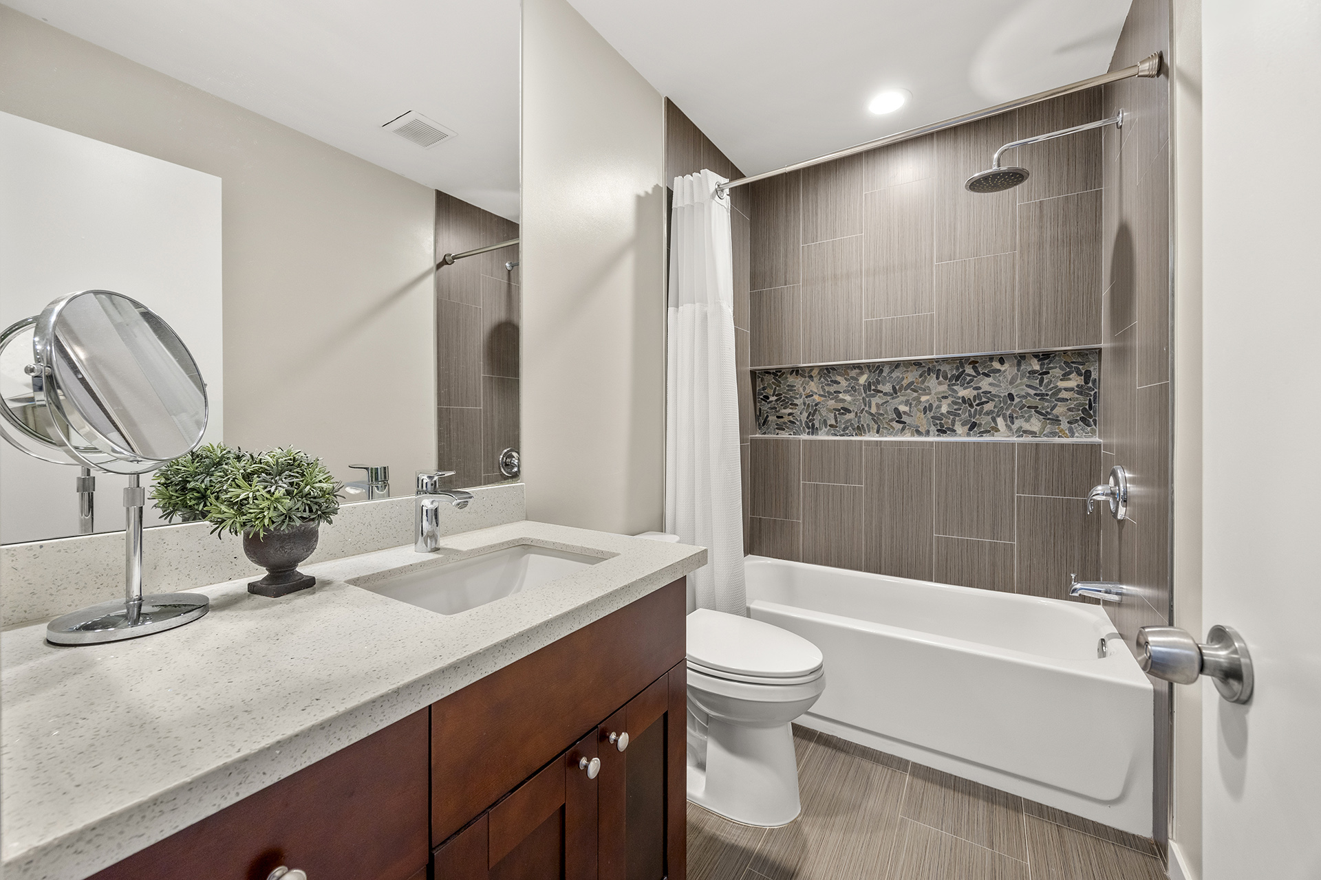 Anaheim, California, 92801, United States, 3 Bedrooms Bedrooms, ,3 BathroomsBathrooms,Residential,For Sale,1878361
