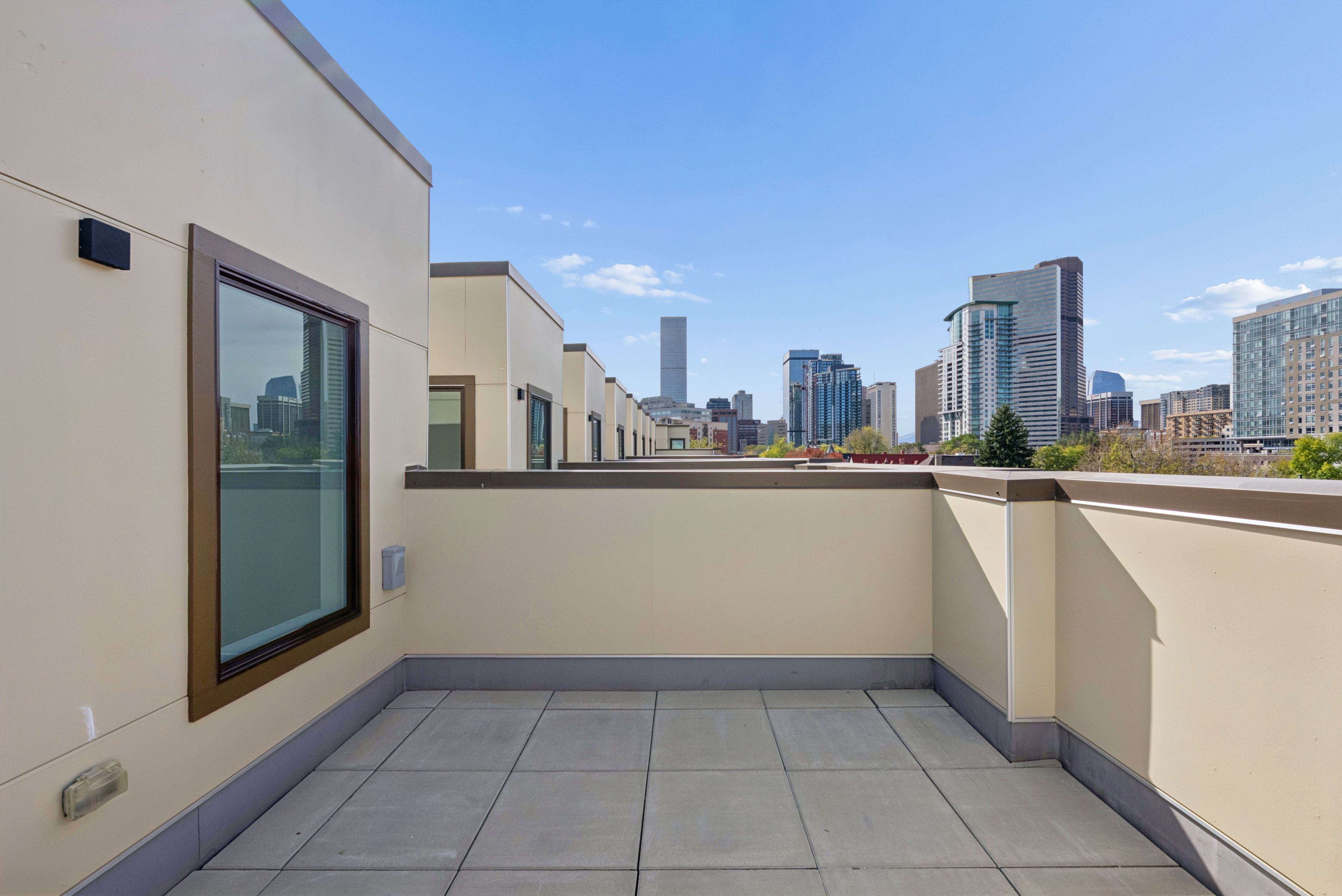  End-Unit Brownstone in North Capitol Hill - 物件實景