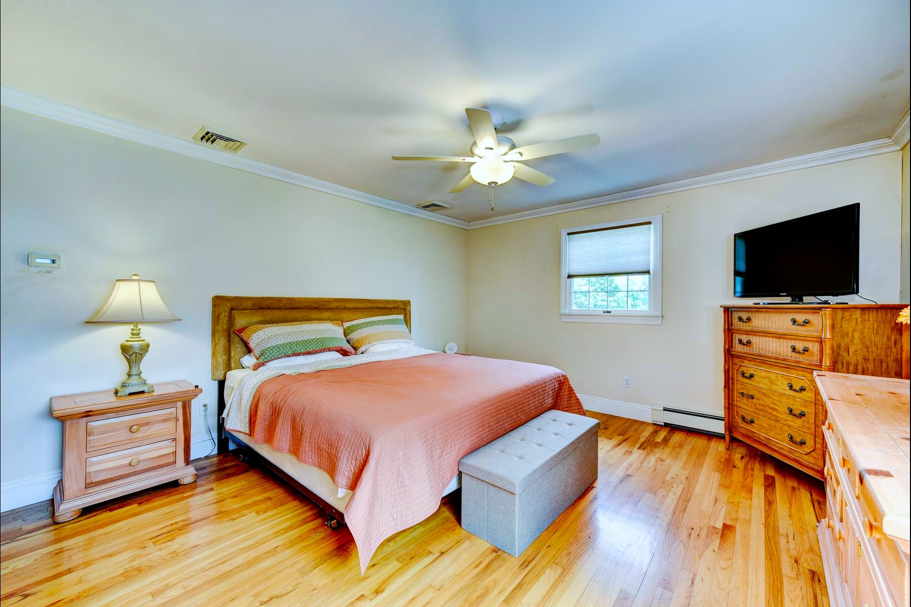  ?Glenwood? Neighborhood Colonial Offers Privacy and Flexibility - 物件實景