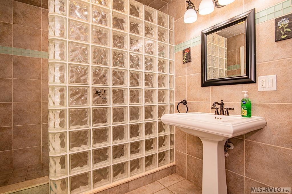 Littleton, North Carolina, 27850, United States, 3 Bedrooms Bedrooms, ,4 BathroomsBathrooms,Residential,For Sale,1836681