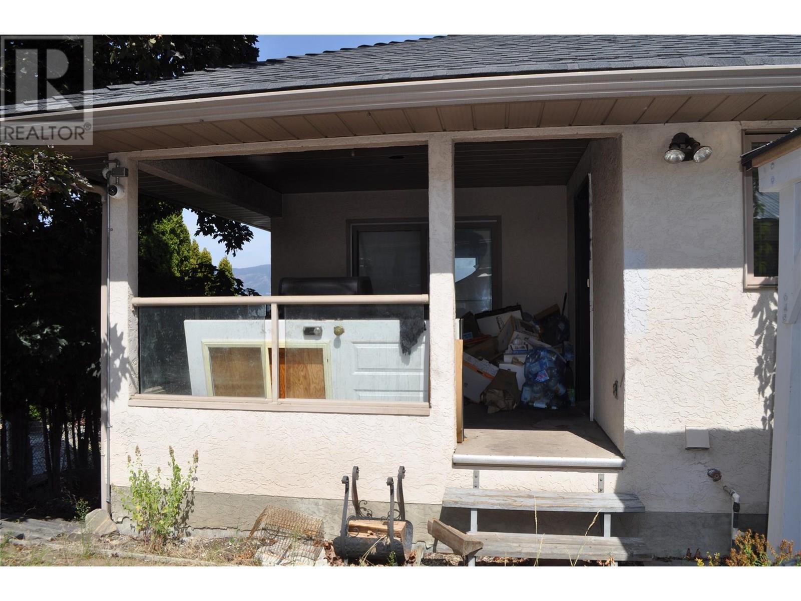 KELOWNA, British Columbia, V1W 4K4, CA, 3 Bedrooms Bedrooms, ,3 BathroomsBathrooms,Residential,For Sale,1906808