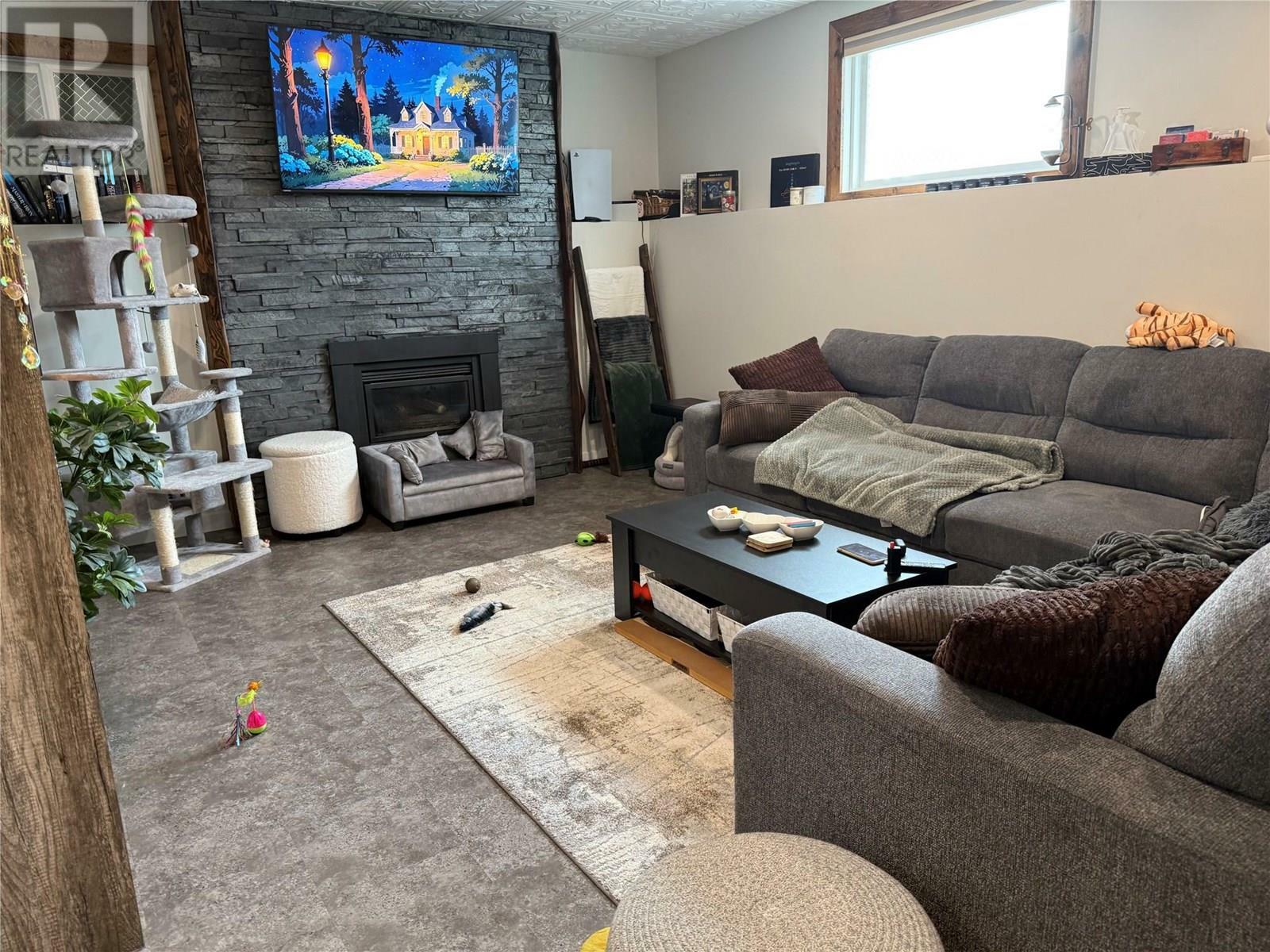 KAMLOOPS, British Columbia, V2H 1L4, CA, 4 Bedrooms Bedrooms, ,2 BathroomsBathrooms,Residential,For Sale,1874935