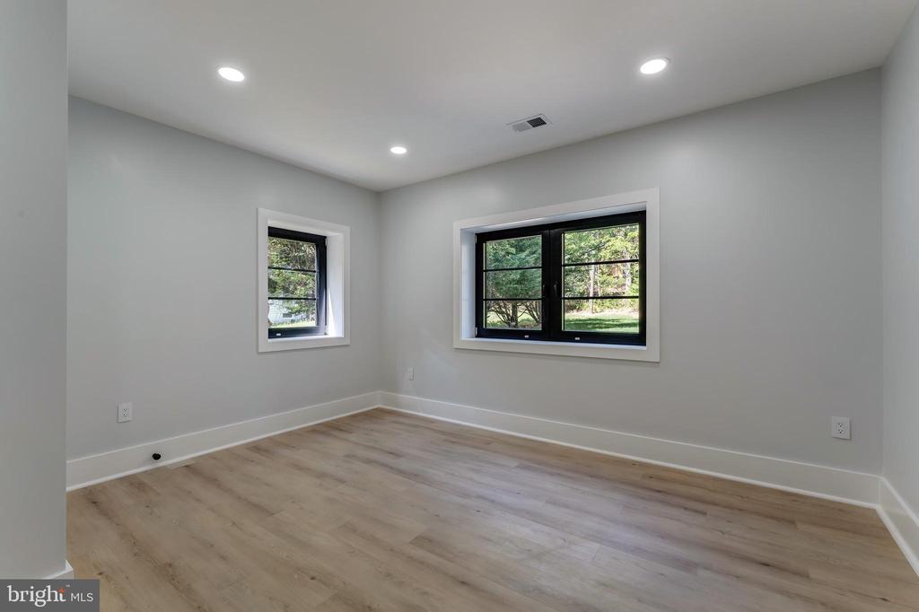 Herndon, Virginia, 20170, United States, 6 Bedrooms Bedrooms, ,6 BathroomsBathrooms,Residential,For Sale,1941281