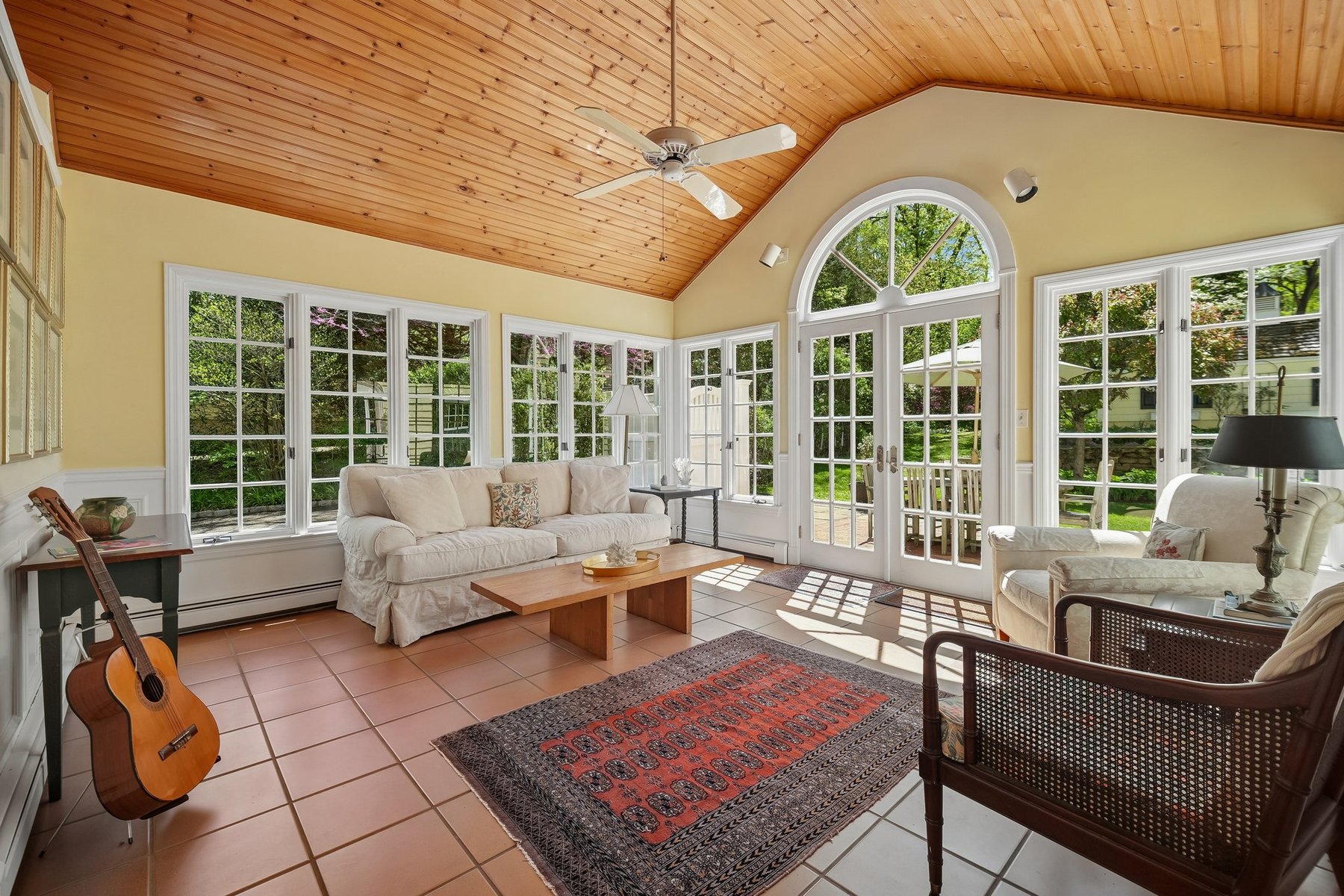  Colonial Offers Exceptional Quality and Workmanship Along With a Garden Oasis - 物件實景