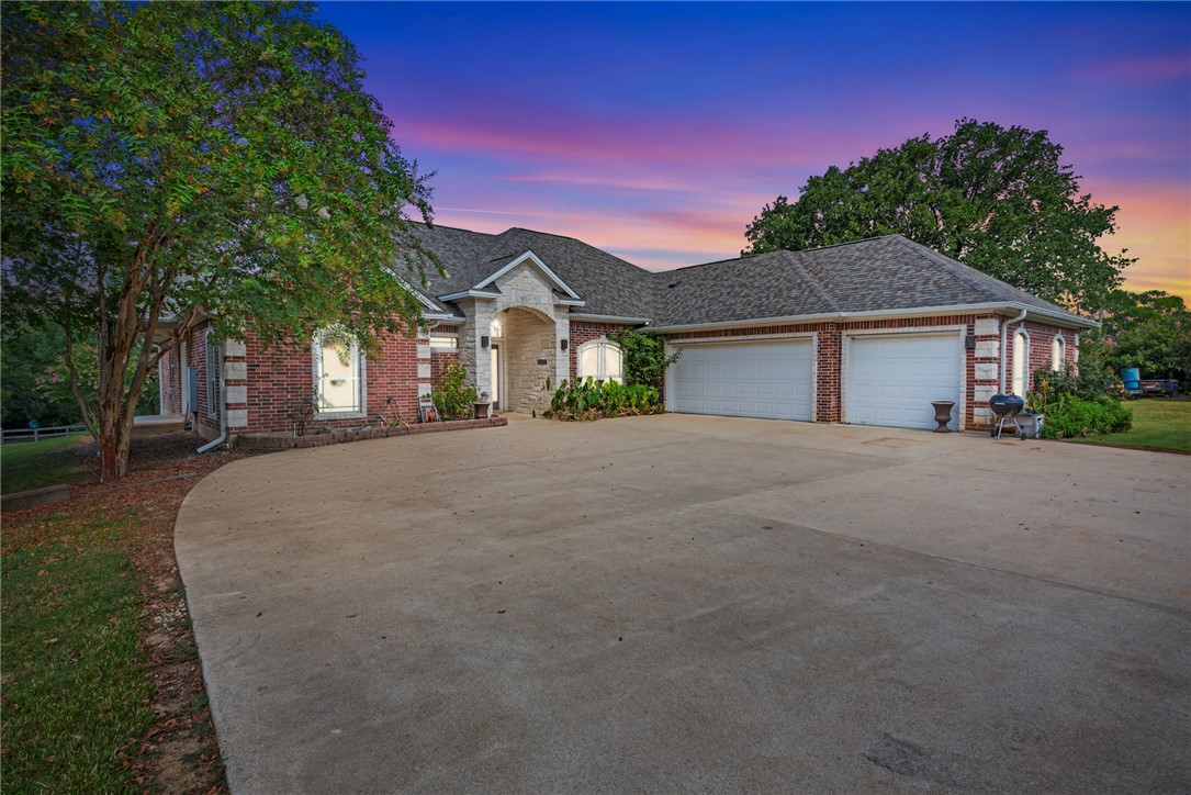 Normangee, Texas, 77871, United States, 4 Bedrooms Bedrooms, ,3 BathroomsBathrooms,Residential,For Sale,1938377