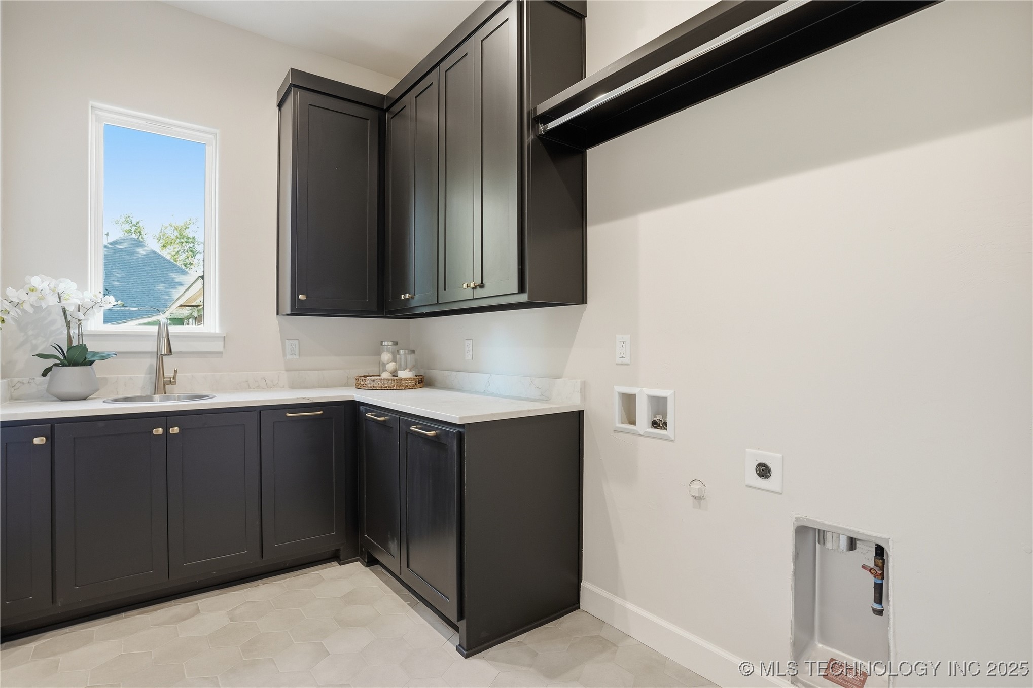 Tulsa, Oklahoma, 74114, United States, 4 Bedrooms Bedrooms, ,5 BathroomsBathrooms,Residential,For Sale,1990982