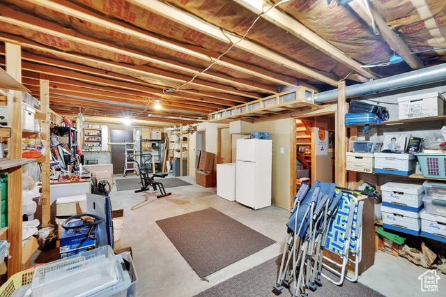 Sandy, Utah, 84092, United States, 4 Bedrooms Bedrooms, ,3 BathroomsBathrooms,Residential,For Sale,1938021