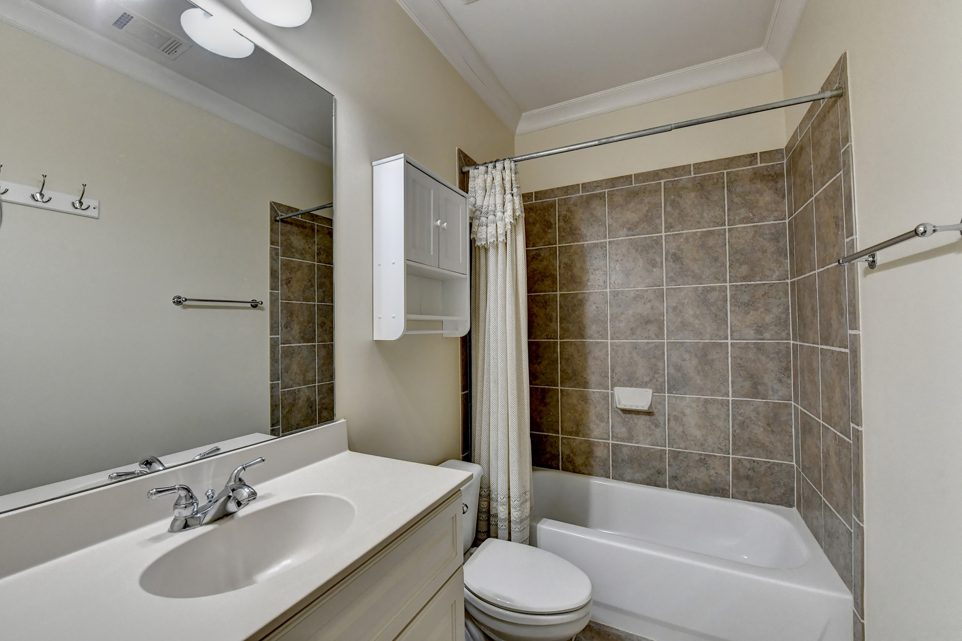  Luxury, Comfort and Privacy in One of Roswell