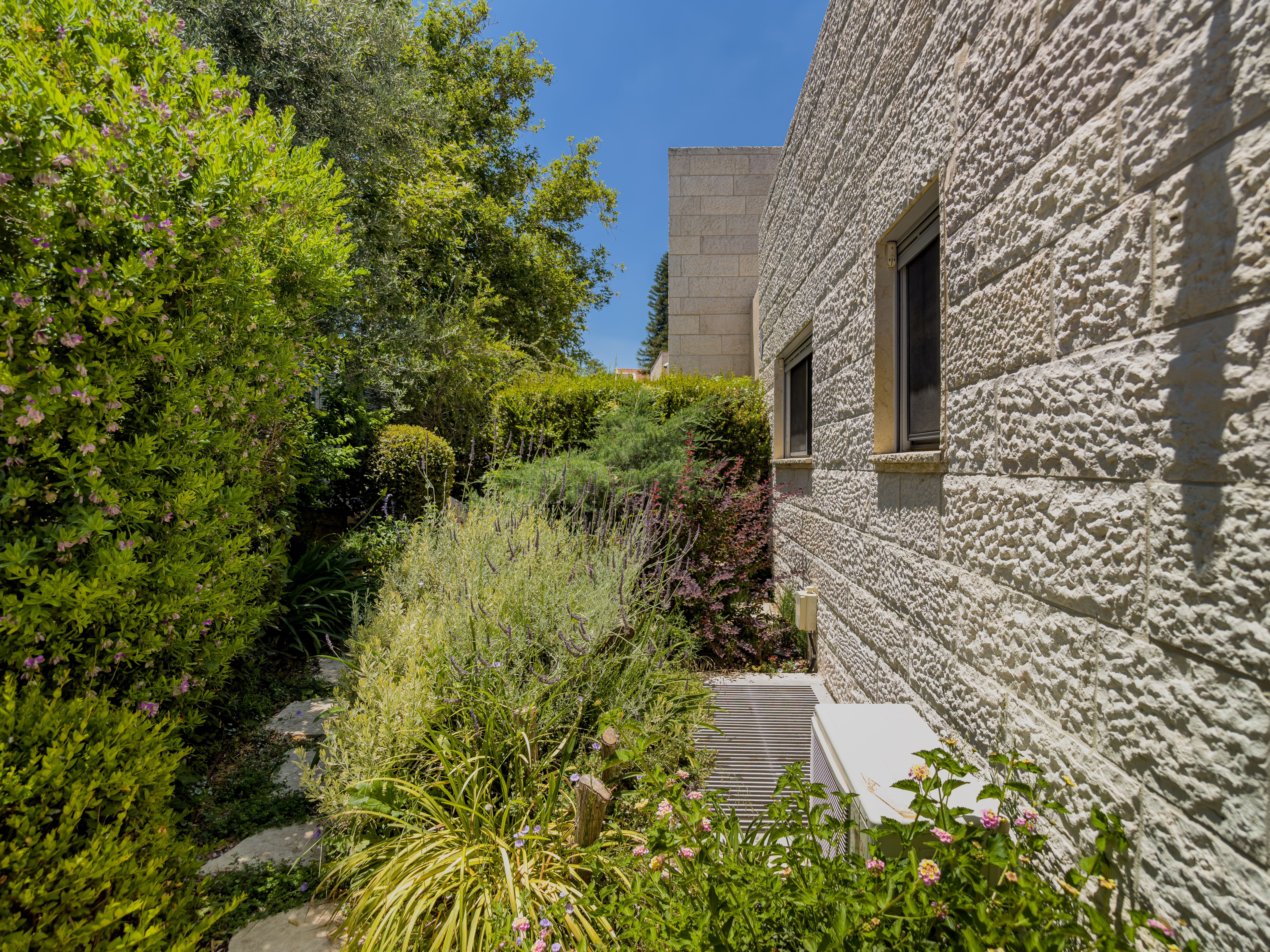  Elegant Private Home Surrounded by Lush Gardens in the Heart of Mevaseret Zion - 物件實景