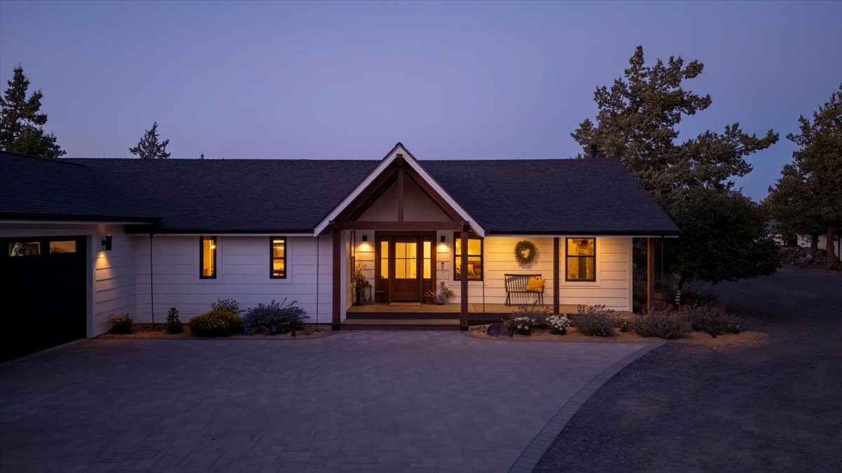 Redmond, Oregon, 97756, United States, 4 Bedrooms Bedrooms, ,3 BathroomsBathrooms,Residential,For Sale,1901092