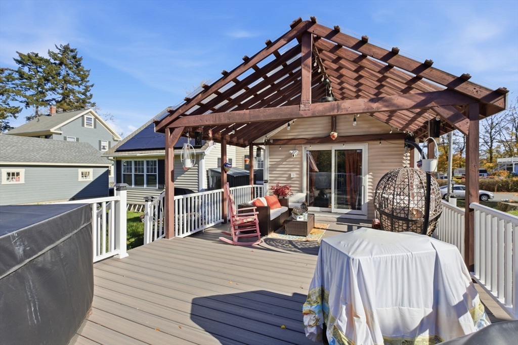 Lowell, Massachusetts, 01852, United States, 3 Bedrooms Bedrooms, ,3 BathroomsBathrooms,Residential,For Sale,1989388