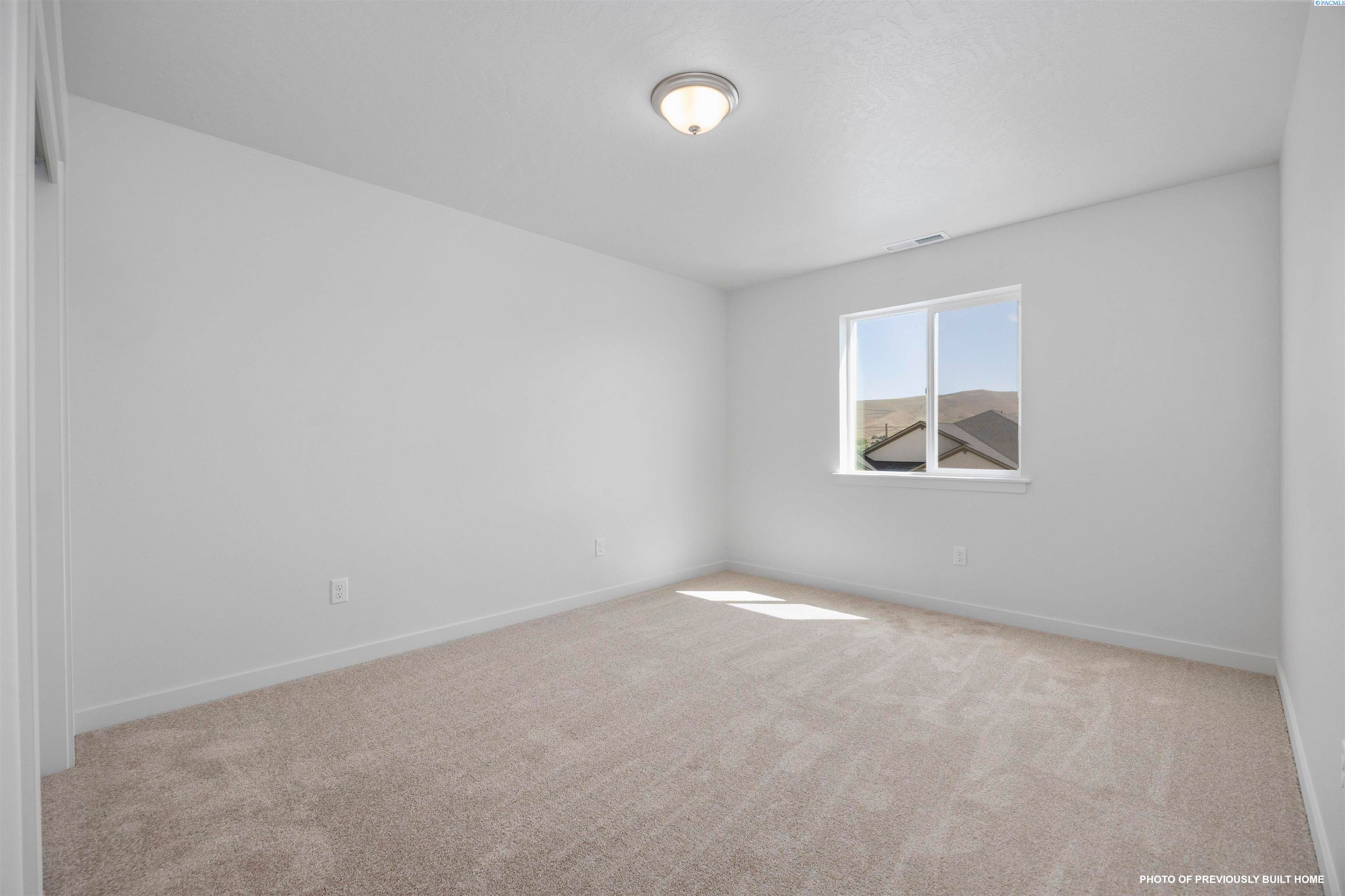 Prosser, Washington, 99350, United States, 5 Bedrooms Bedrooms, ,3 BathroomsBathrooms,Residential,For Sale,1924139