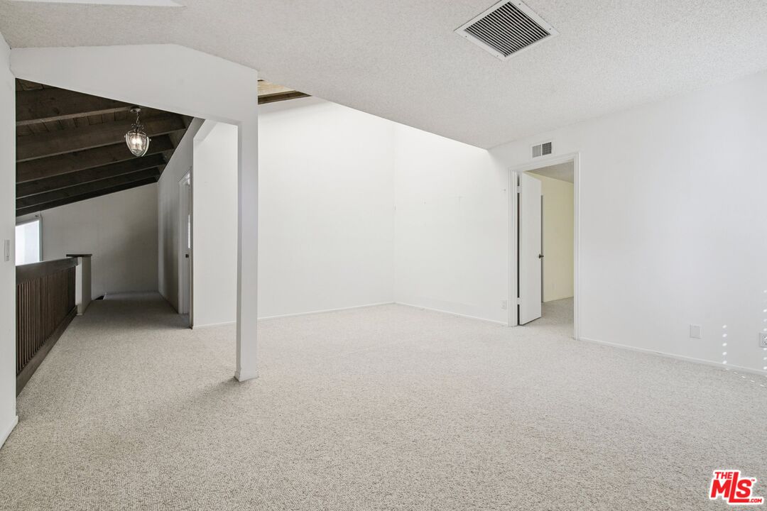 Pacific Palisades, California, 90272, United States, 4 Bedrooms Bedrooms, ,3 BathroomsBathrooms,Residential,For Sale,1989608