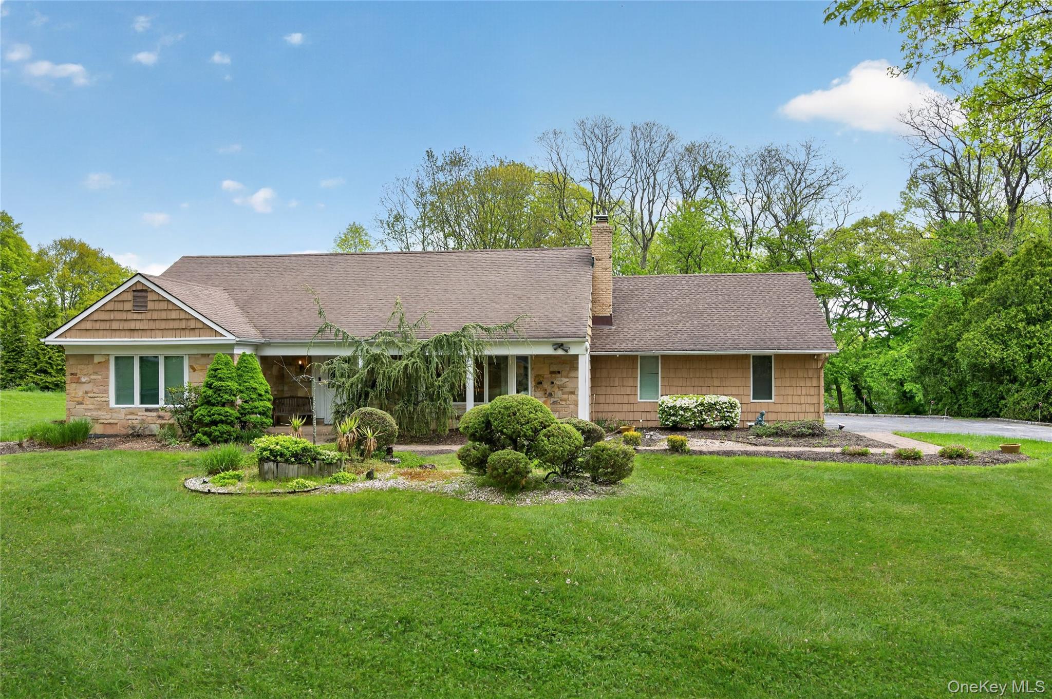  24 Thorngrove Lane, Dix Hills, NY, 11746 - 物件實景