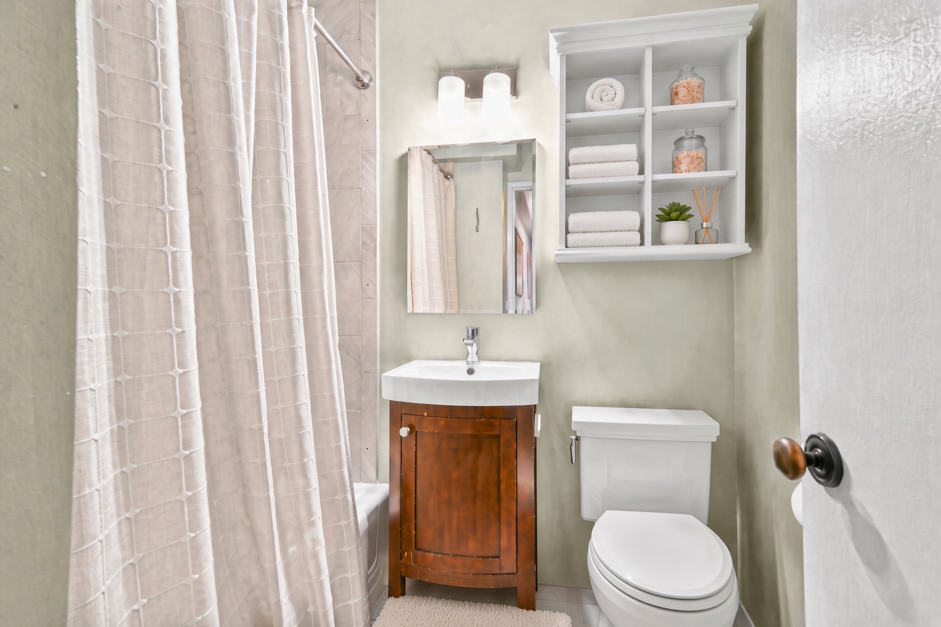  Oversized Larchmont Terrace Condo - 物件實景