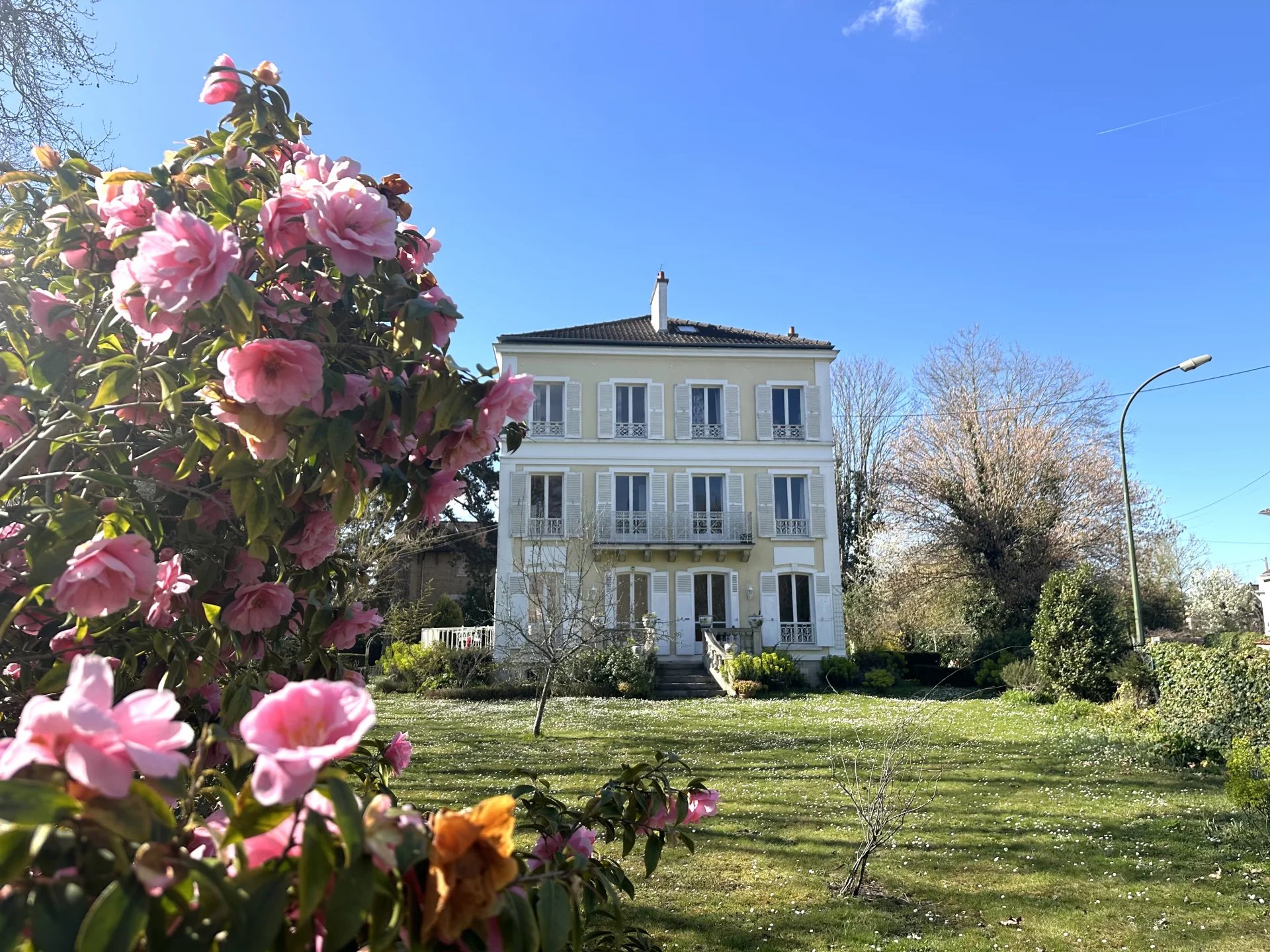 Le Vésinet, Île-de-France, 78110, FR, 7 Bedrooms Bedrooms, ,3 BathroomsBathrooms,Residential,For Sale,1994787