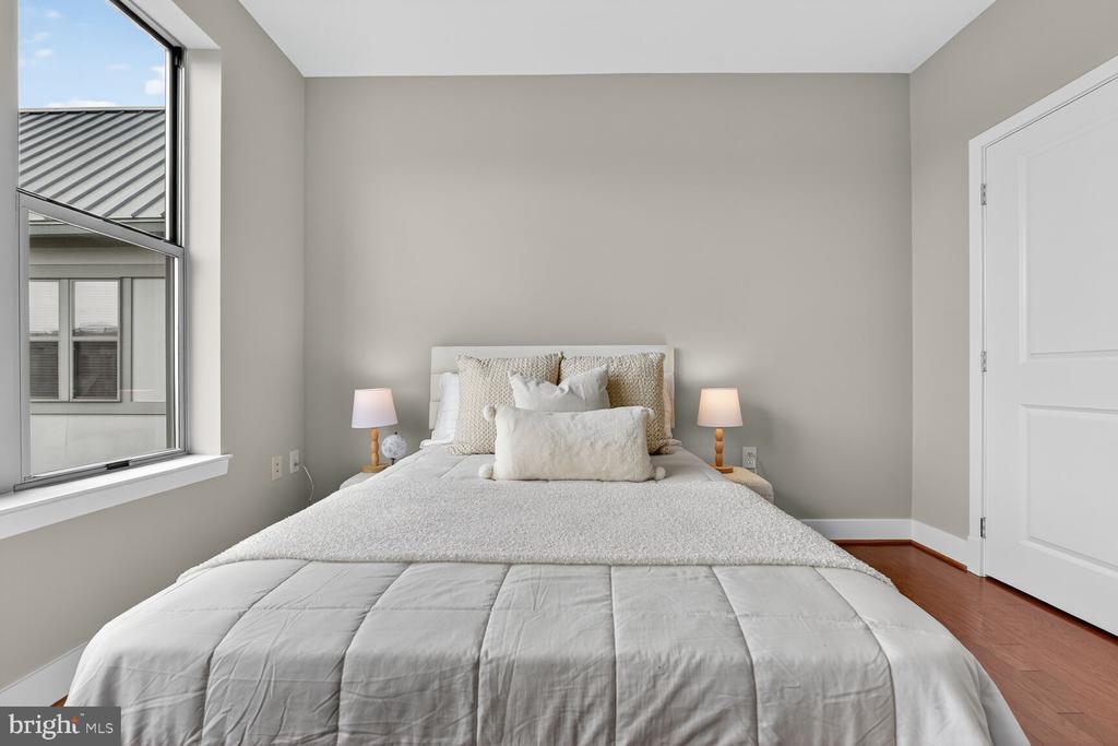 Arlington, Virginia, 22201, United States, 2 Bedrooms Bedrooms, ,2 BathroomsBathrooms,Residential,For Sale,1927773