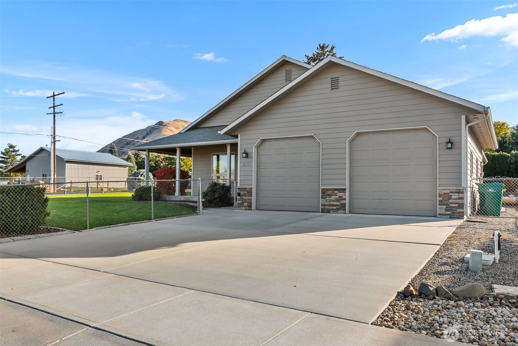 Wenatchee, Washington, 98801, United States, 3 Bedrooms Bedrooms, ,1 BathroomBathrooms,Residential,For Sale,1989040