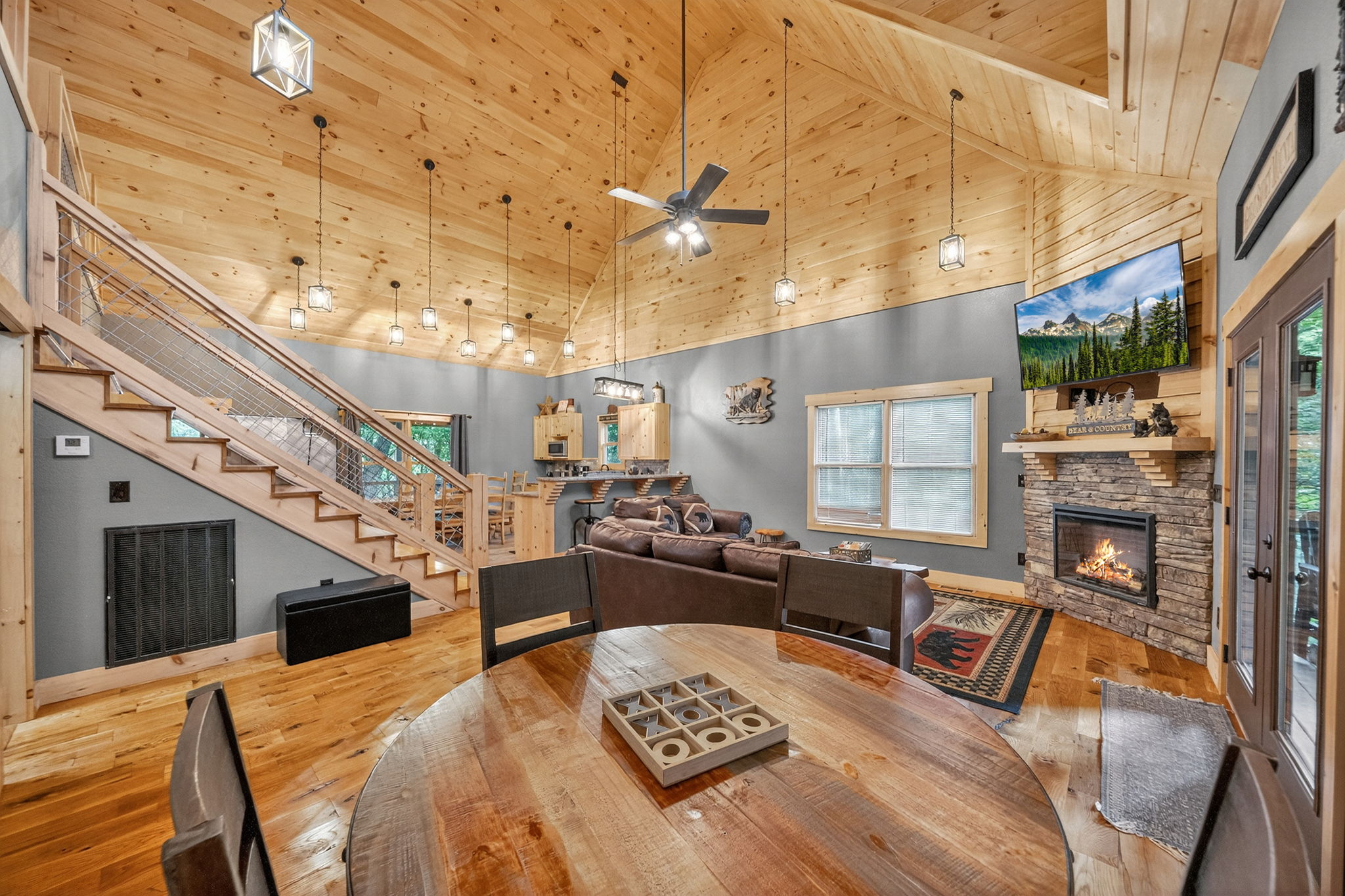 Sevierville, Tennessee, 37862, United States, 4 Bedrooms Bedrooms, ,6 BathroomsBathrooms,Residential,For Sale,1982838