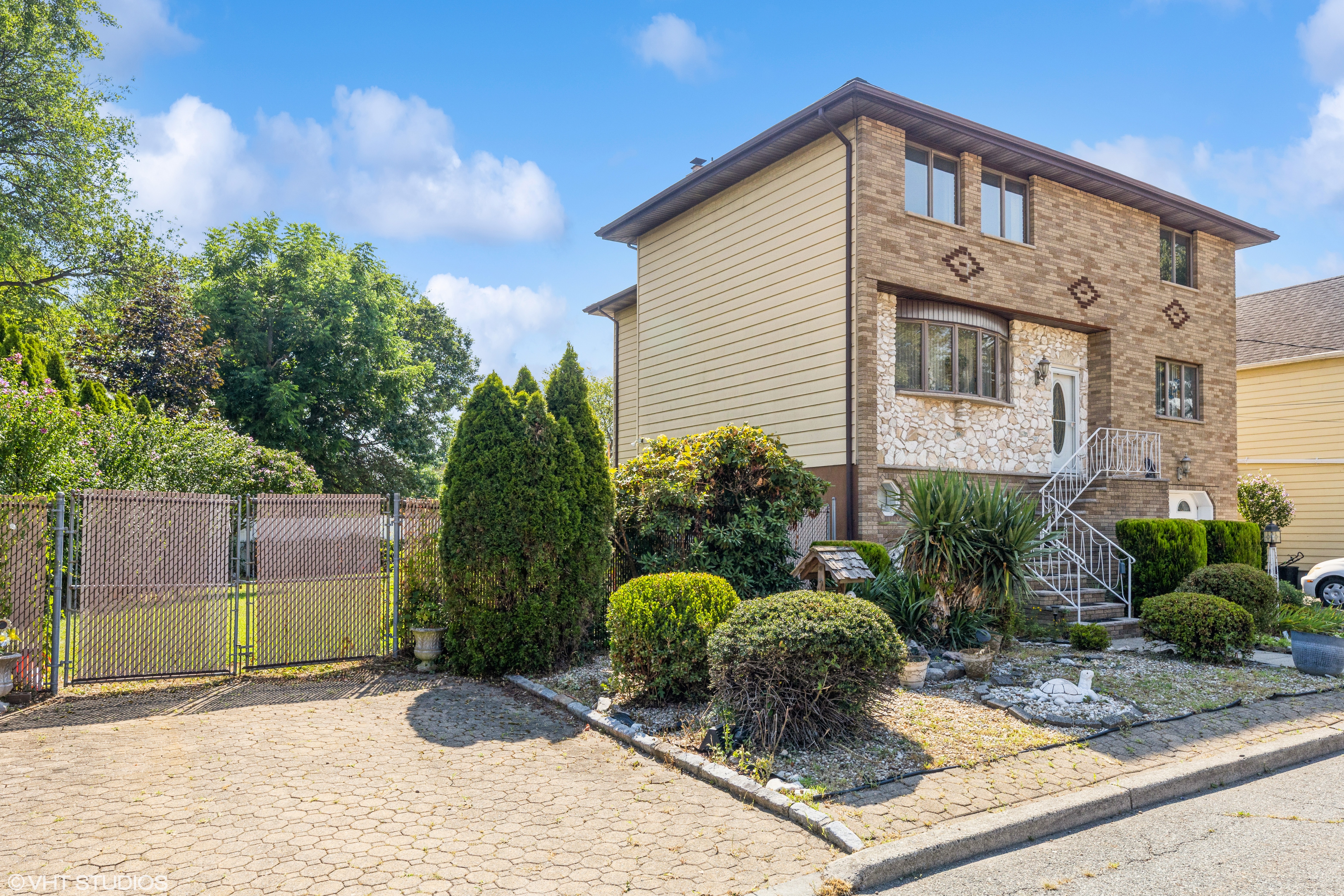 Moonachie, New Jersey, 07074, United States, 5 Bedrooms Bedrooms, ,4 BathroomsBathrooms,Residential,For Sale,1936964