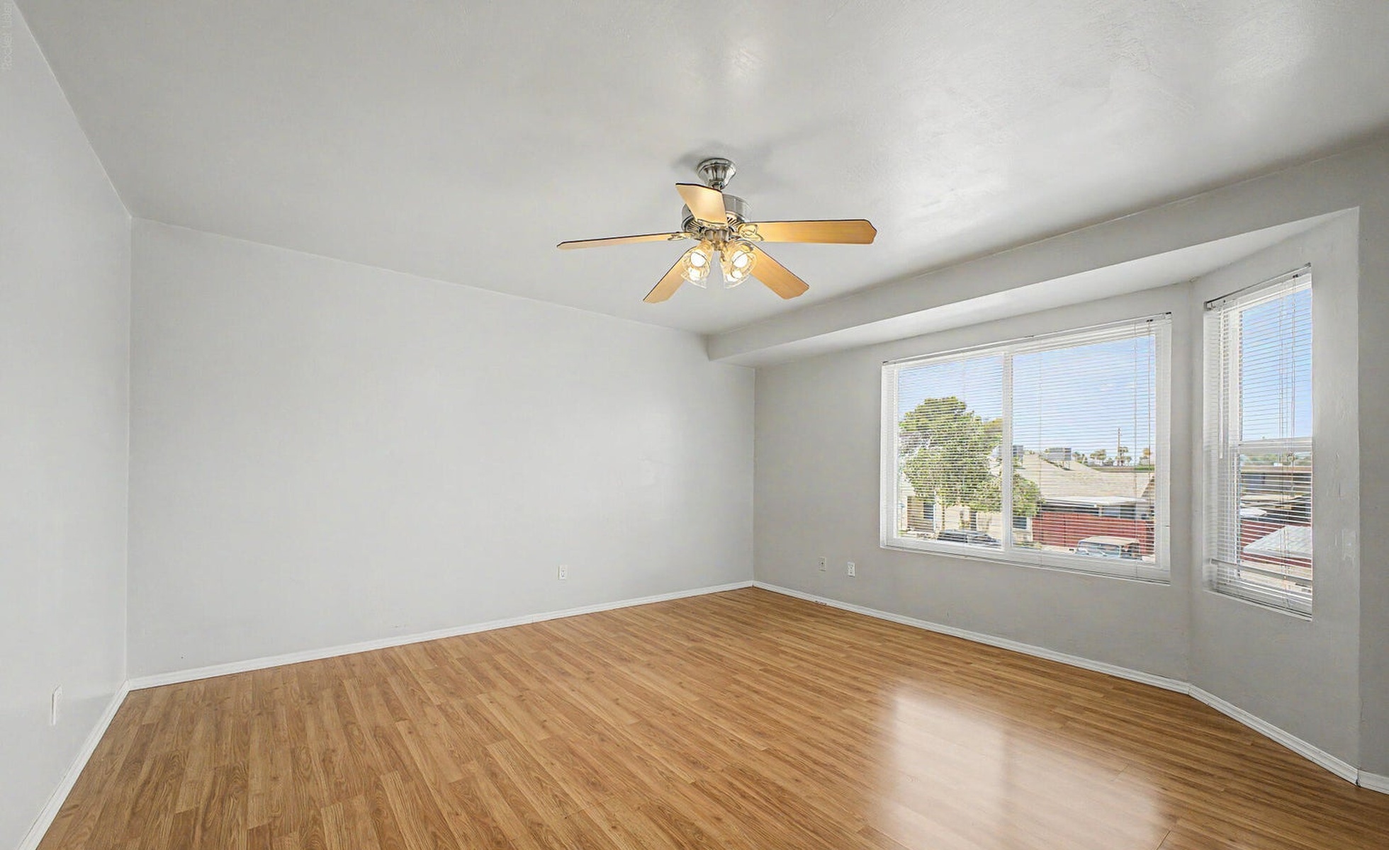  2455 E Broadway Road  Mesa, AZ - 物件實景