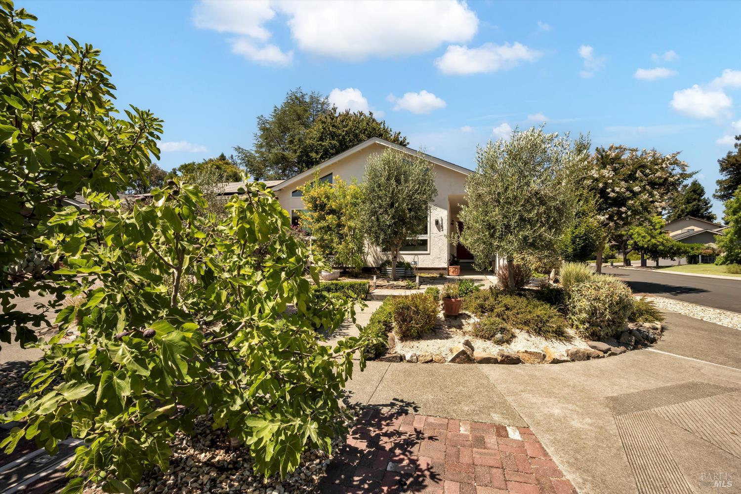 Napa, California, 94558, United States, 4 Bedrooms Bedrooms, ,2 BathroomsBathrooms,Residential,For Sale,1926171