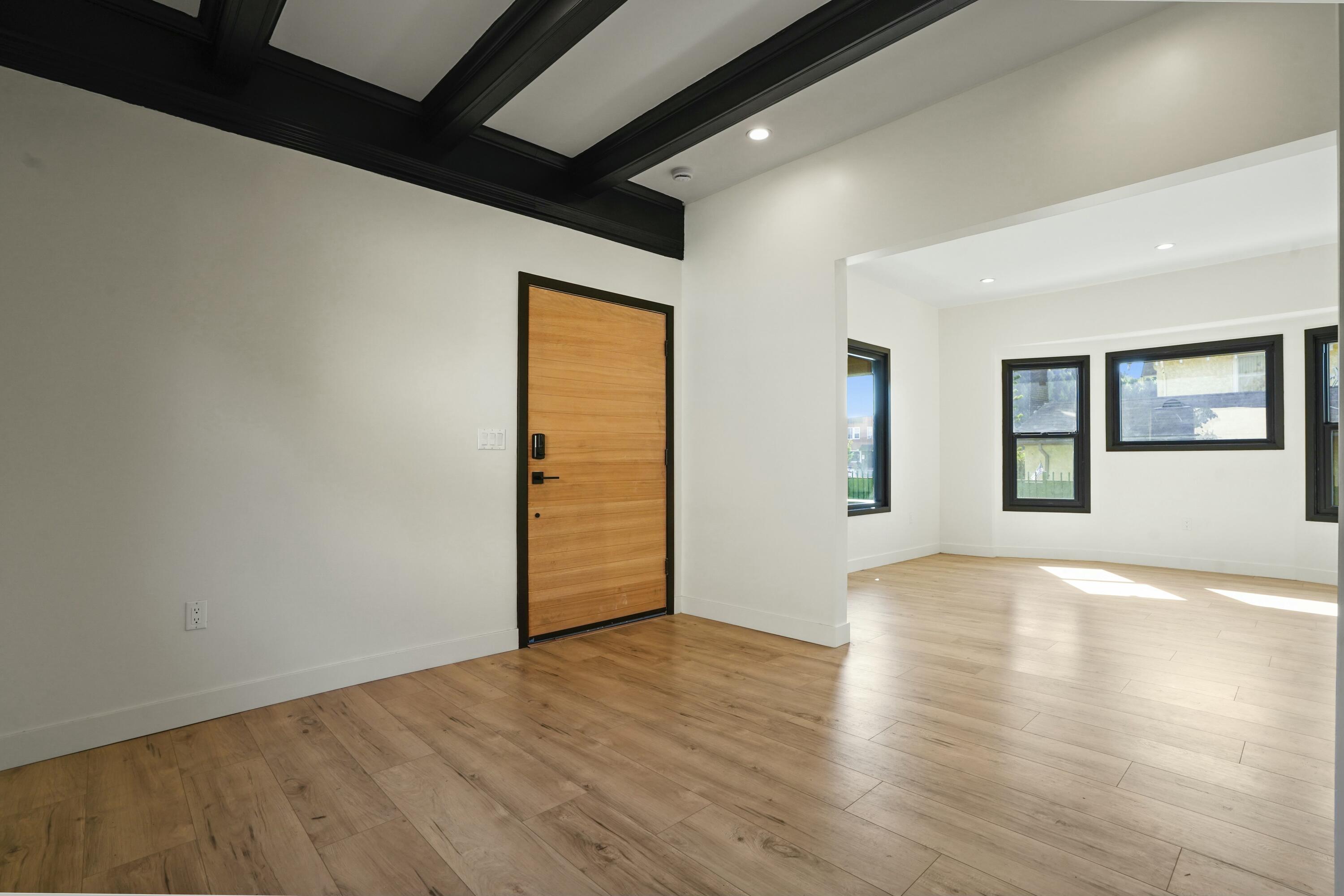 Los Angeles, California, 90007, United States, 5 Bedrooms Bedrooms, ,3 BathroomsBathrooms,Residential,For Sale,1979563