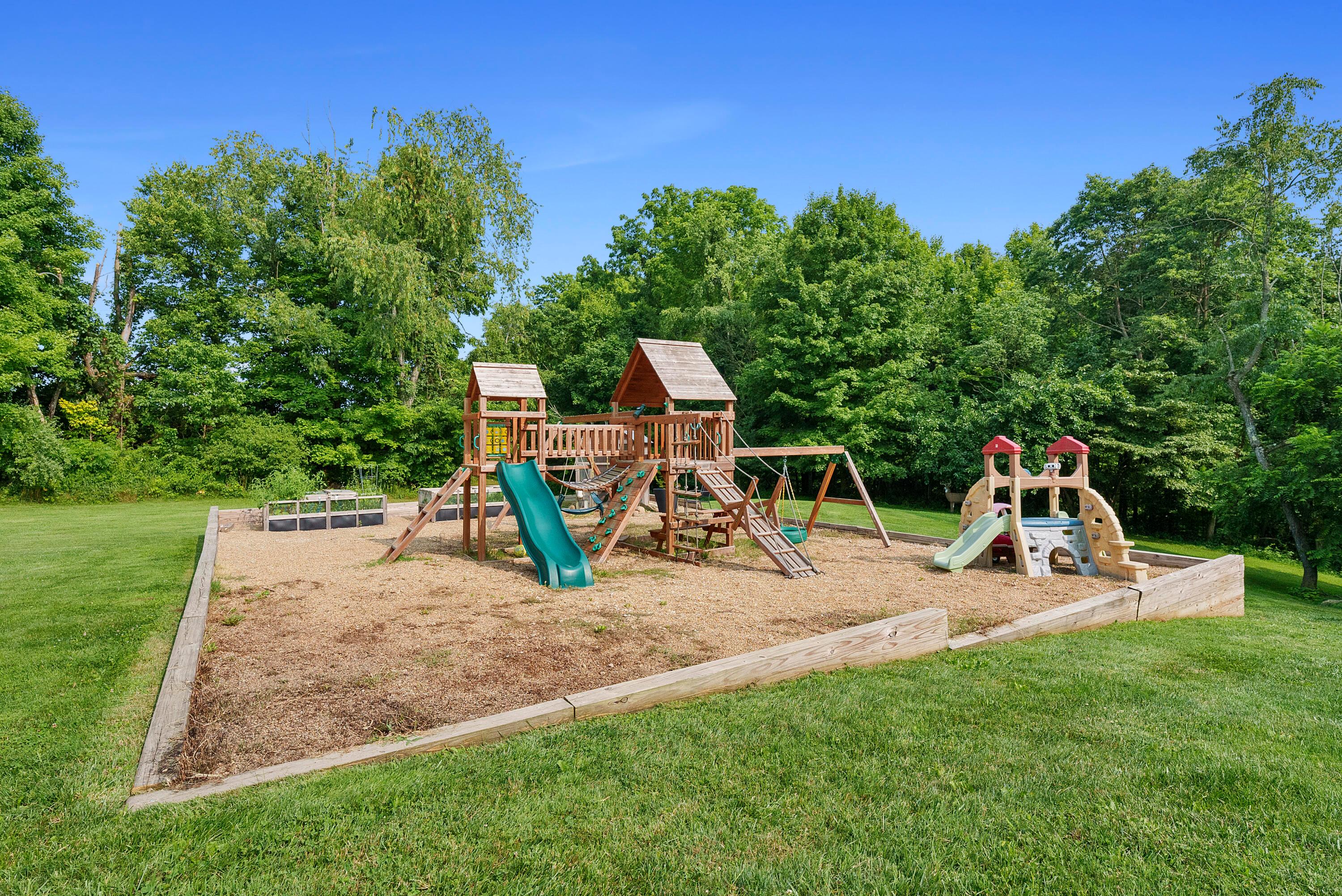 Alexandria, Ohio, 43001, United States, 4 Bedrooms Bedrooms, ,4 BathroomsBathrooms,Residential,For Sale,1907180