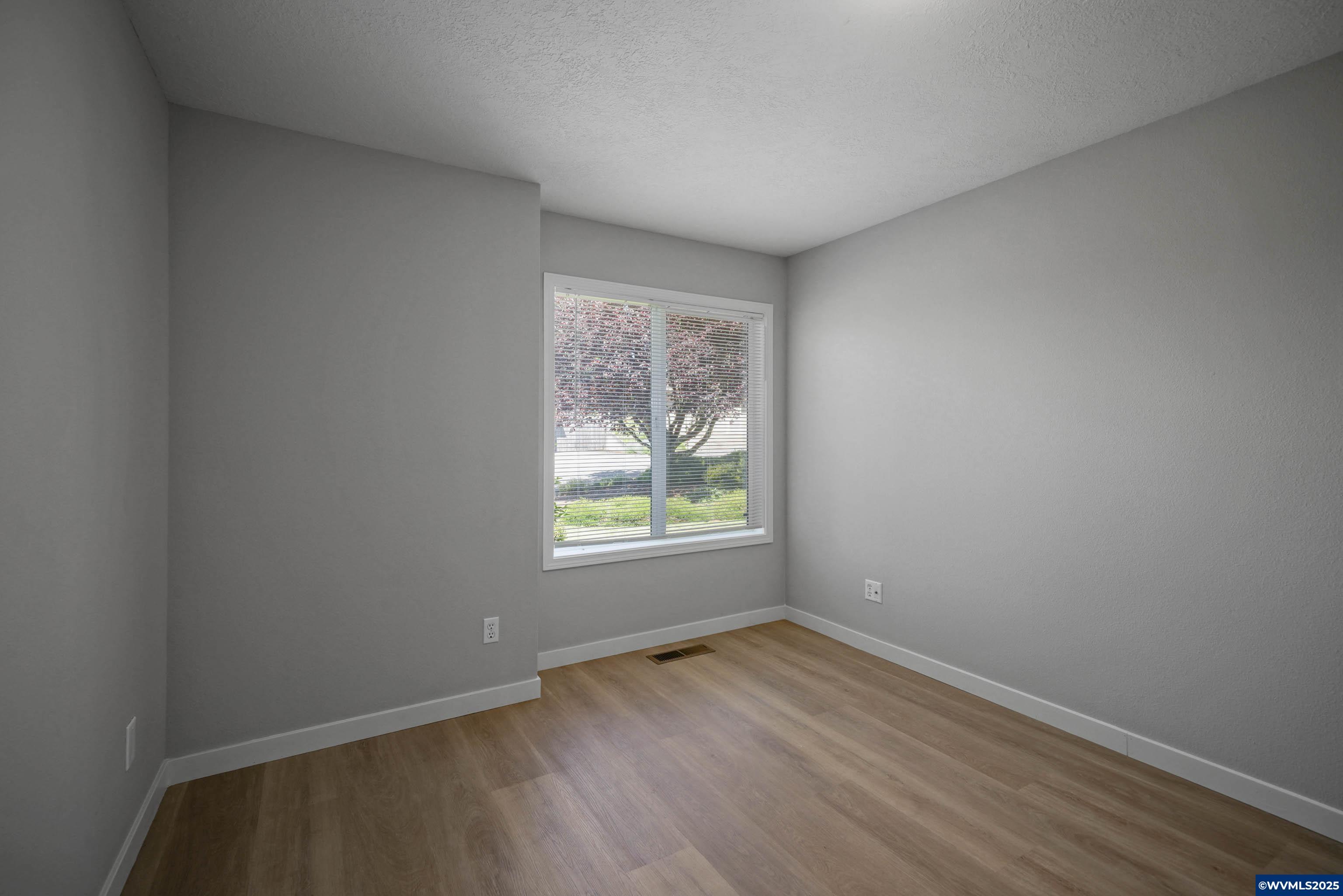 Salem, Oregon, 97304, United States, 3 Bedrooms Bedrooms, ,2 BathroomsBathrooms,Residential,For Sale,1838478