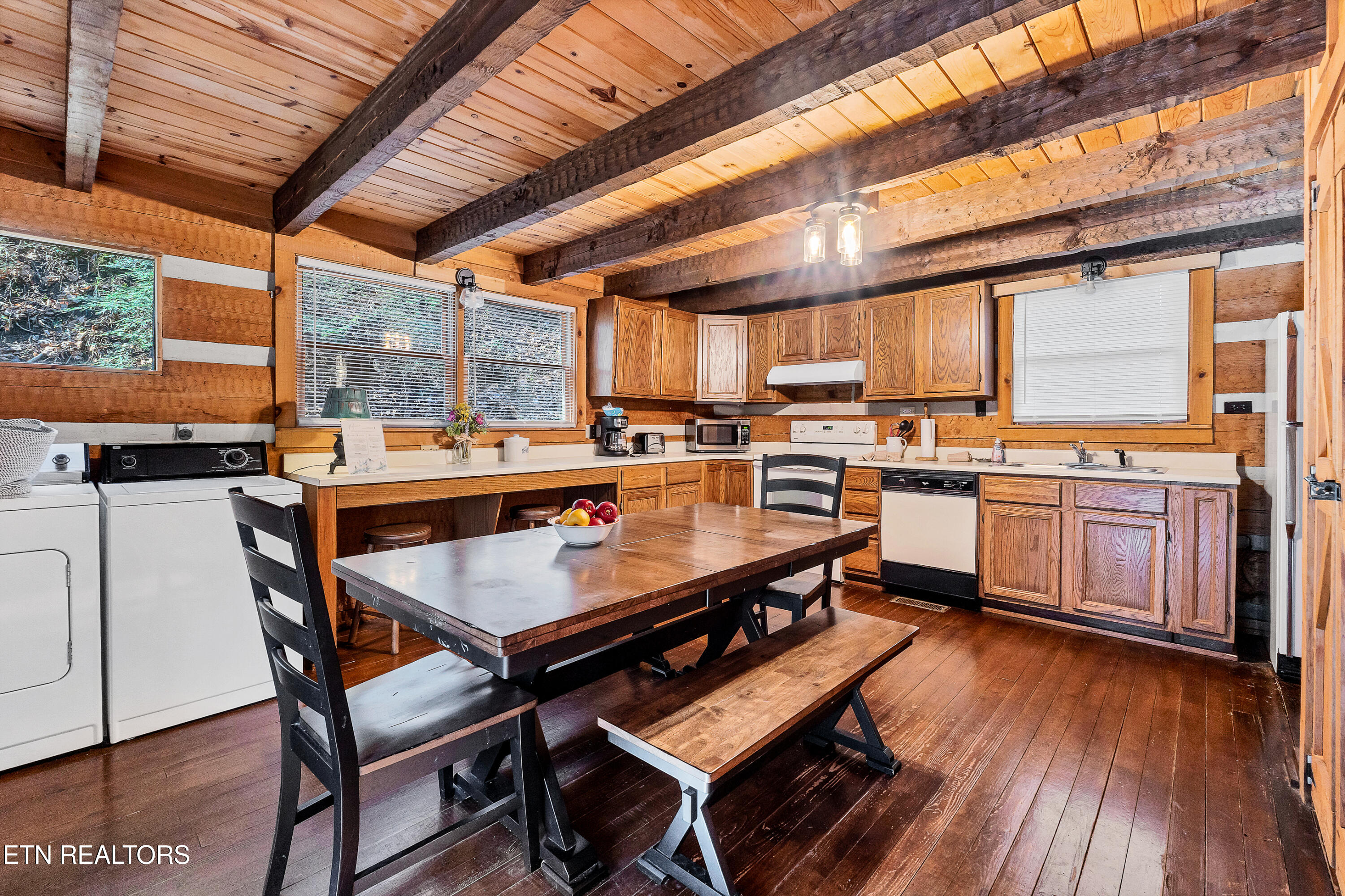 Townsend, Tennessee, 37882, United States, 2 Bedrooms Bedrooms, ,3 BathroomsBathrooms,Residential,For Sale,2010973