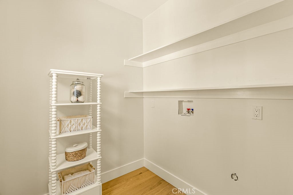Los Angeles, California, 90018, United States, 3 Bedrooms Bedrooms, ,2 BathroomsBathrooms,Residential,For Sale,1905808