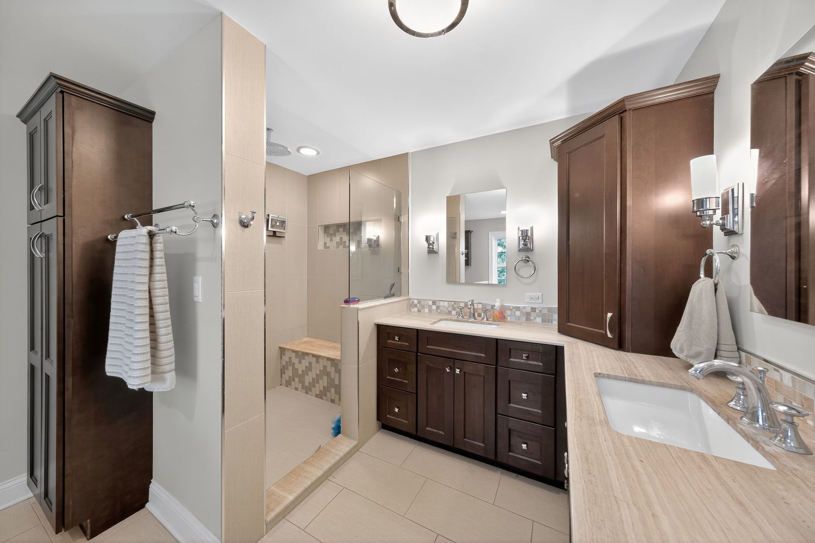 Glenview, Illinois, 60025, United States, 4 Bedrooms Bedrooms, ,3 BathroomsBathrooms,Residential,For Sale,1927417