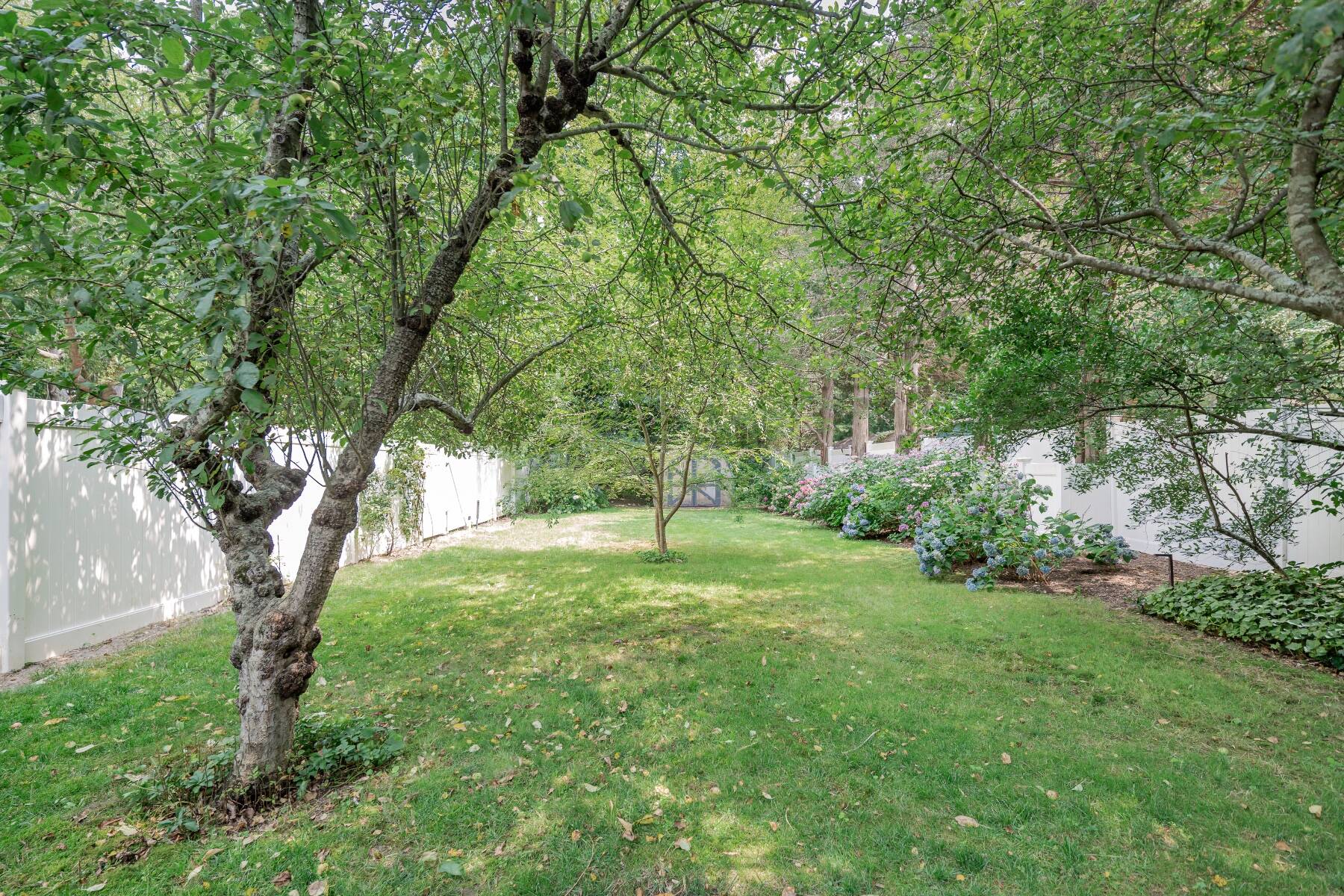  Classic Farmhouse with Storybook Garden - 物件實景