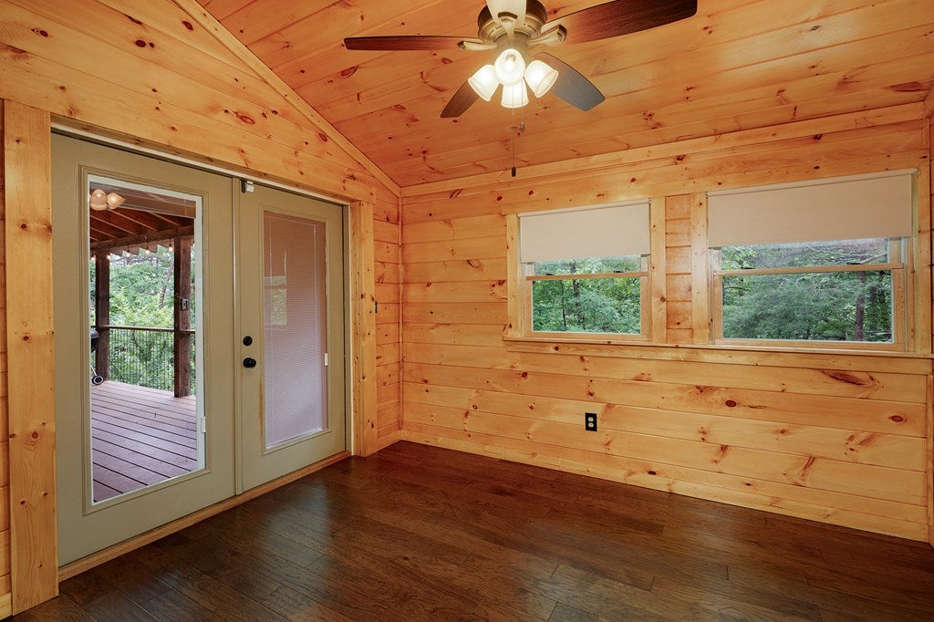 Ellijay, Georgia, 30540, United States, 3 Bedrooms Bedrooms, ,3 BathroomsBathrooms,Residential,For Sale,1999878