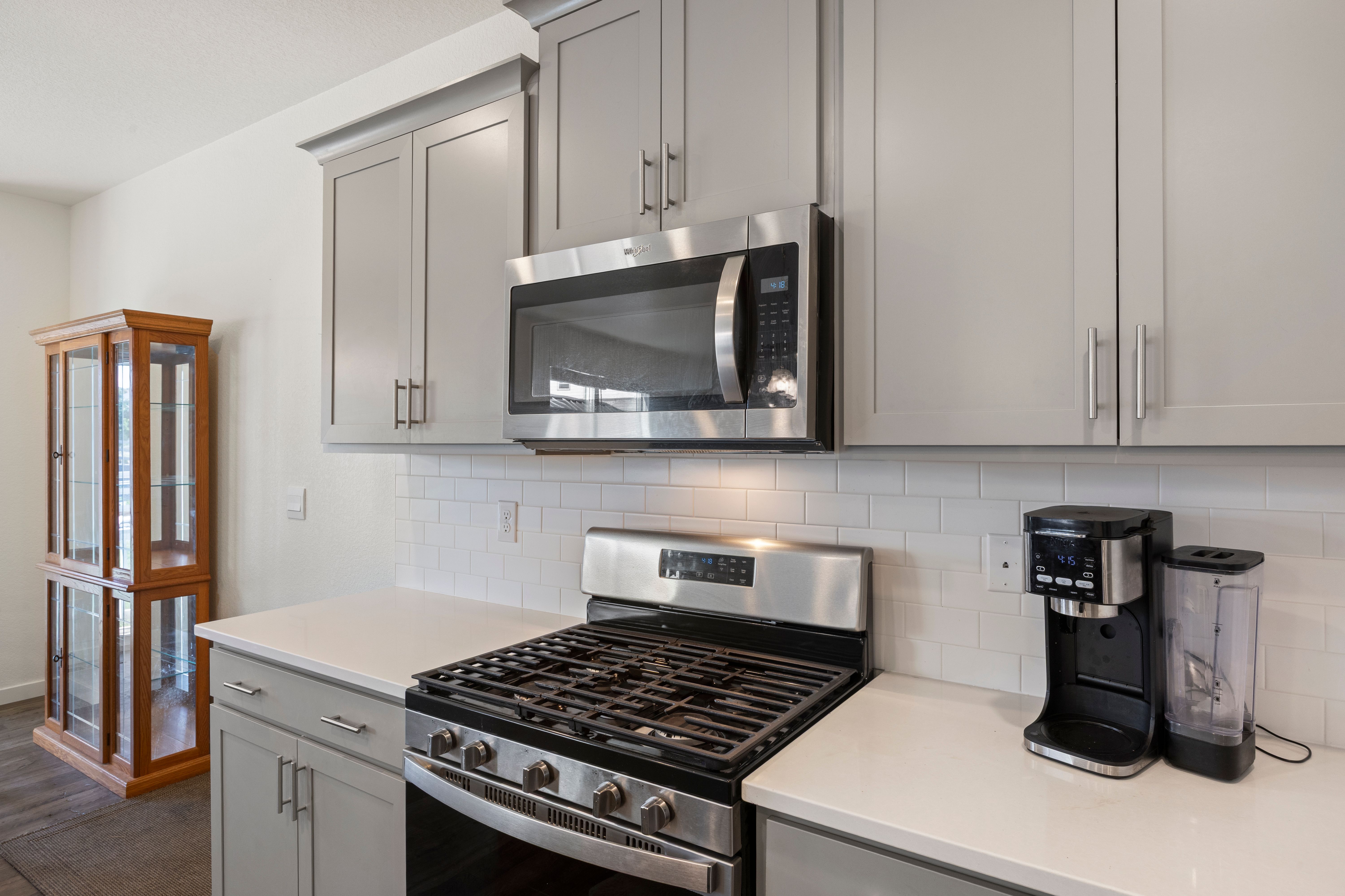  Perfect Blend of Modern Style, Functionality, and Mesa Views - 物件實景