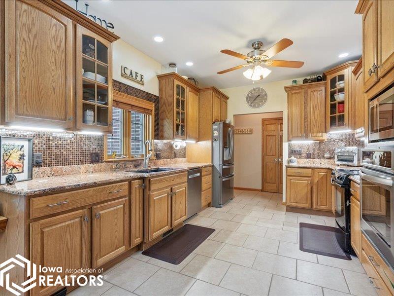 West Burlington, Iowa, 52655, United States, 4 Bedrooms Bedrooms, ,4 BathroomsBathrooms,Residential,For Sale,1982089