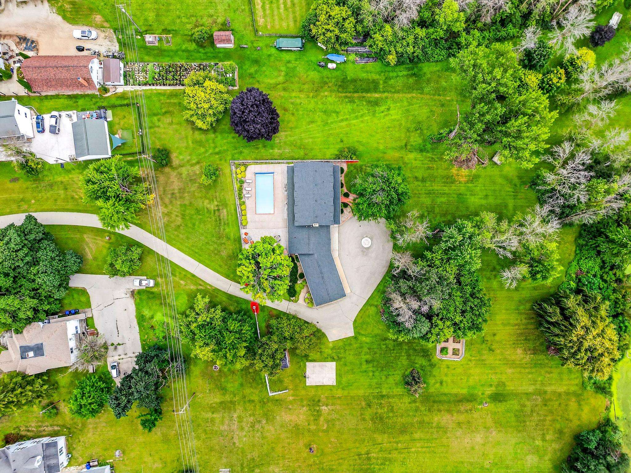 Hortonville, Wisconsin, 54944-9435, United States, 5 Bedrooms Bedrooms, ,4 BathroomsBathrooms,Residential,For Sale,1977478