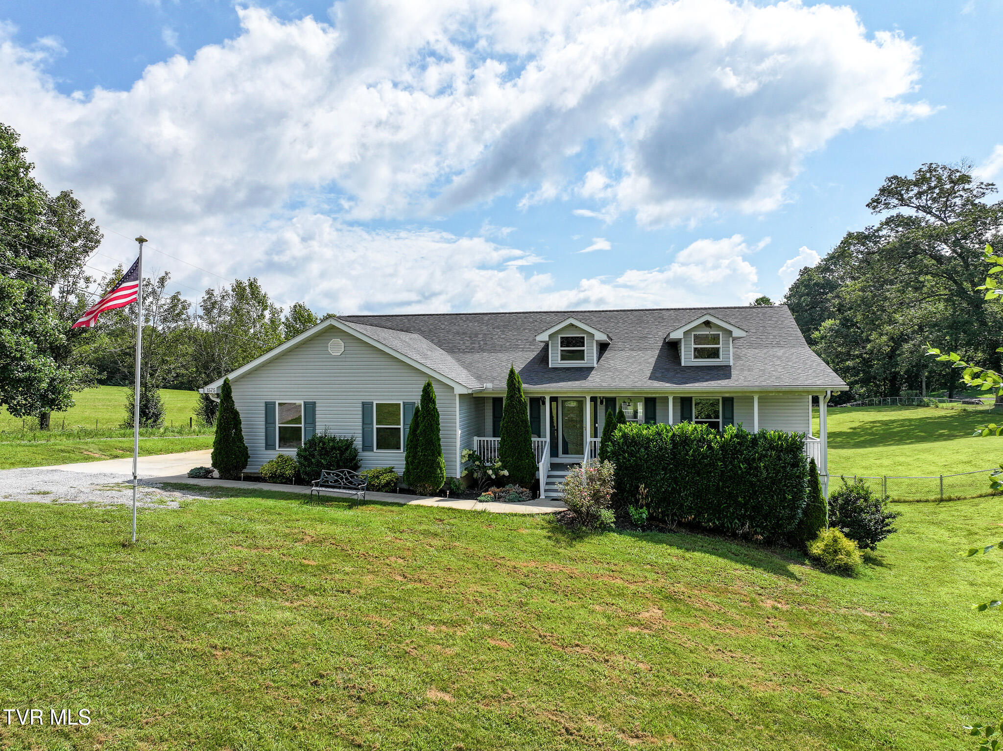 Greeneville, Tennessee, 37745, United States, 3 Bedrooms Bedrooms, ,3 BathroomsBathrooms,Residential,For Sale,1944851