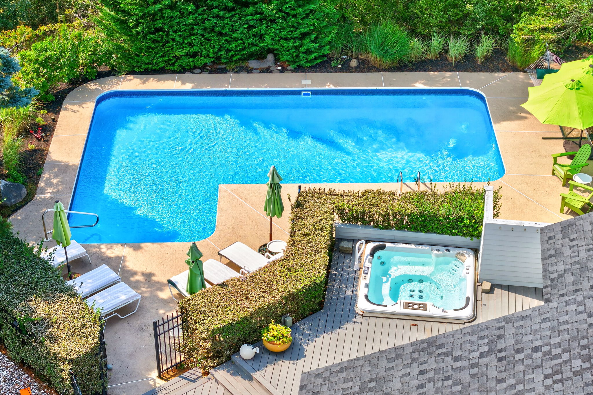  Five-Bedroom Contemporary with Bay Views, Pool & Private Beach Access - 物件實景