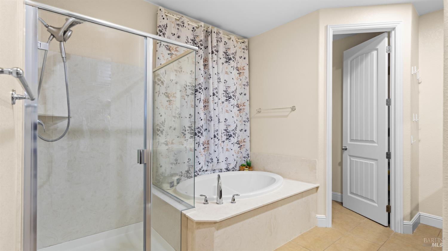 Vacaville, California, 95688, United States, 5 Bedrooms Bedrooms, ,3 BathroomsBathrooms,Residential,For Sale,2005727