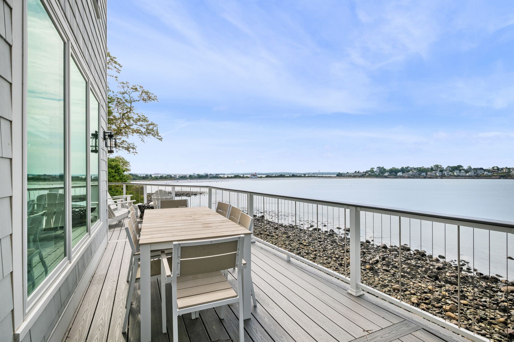  Unique Waterfront Home - 物件實景