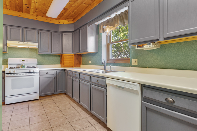 McHenry, Illinois, 60051, United States, 5 Bedrooms Bedrooms, ,3 BathroomsBathrooms,Residential,For Sale,1975629