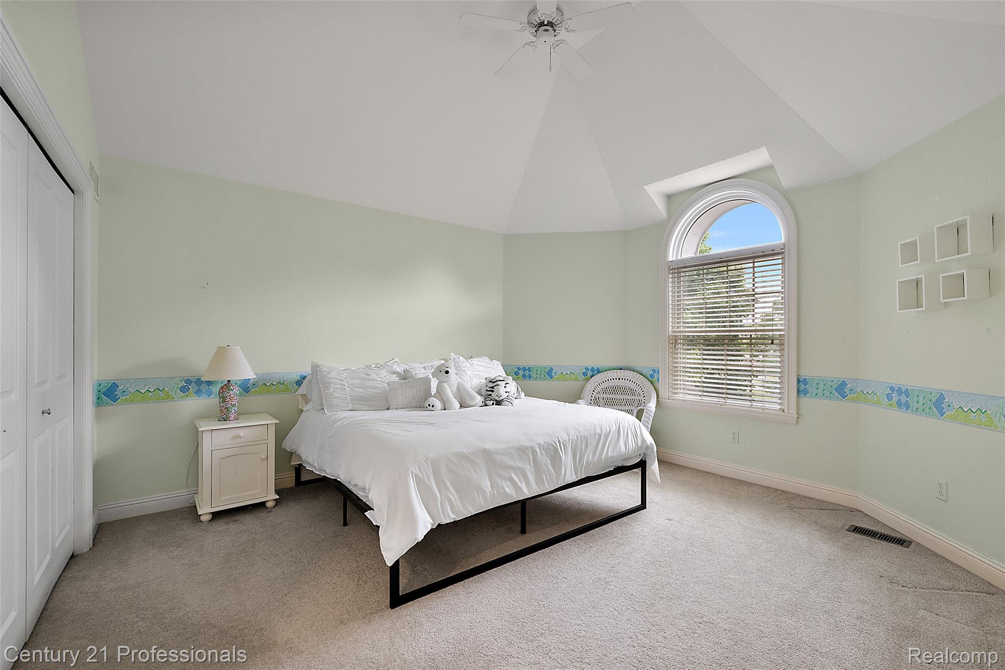 GrandBlanc, Michigan, 48439, United States, 4 Bedrooms Bedrooms, ,5 BathroomsBathrooms,Residential,For Sale,1980457