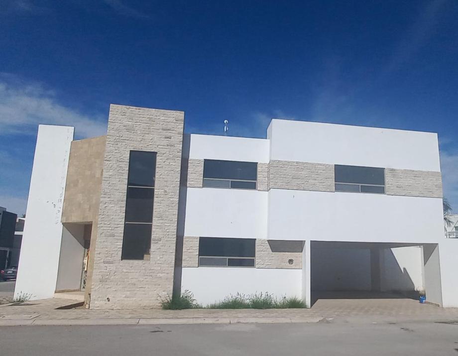 Calle Lobo, Torreón, Coahuila de Zaragoza, 27023, Mexico, 3 Bedrooms Bedrooms, ,3 BathroomsBathrooms,Residential,For Sale,Calle Lobo,1672111