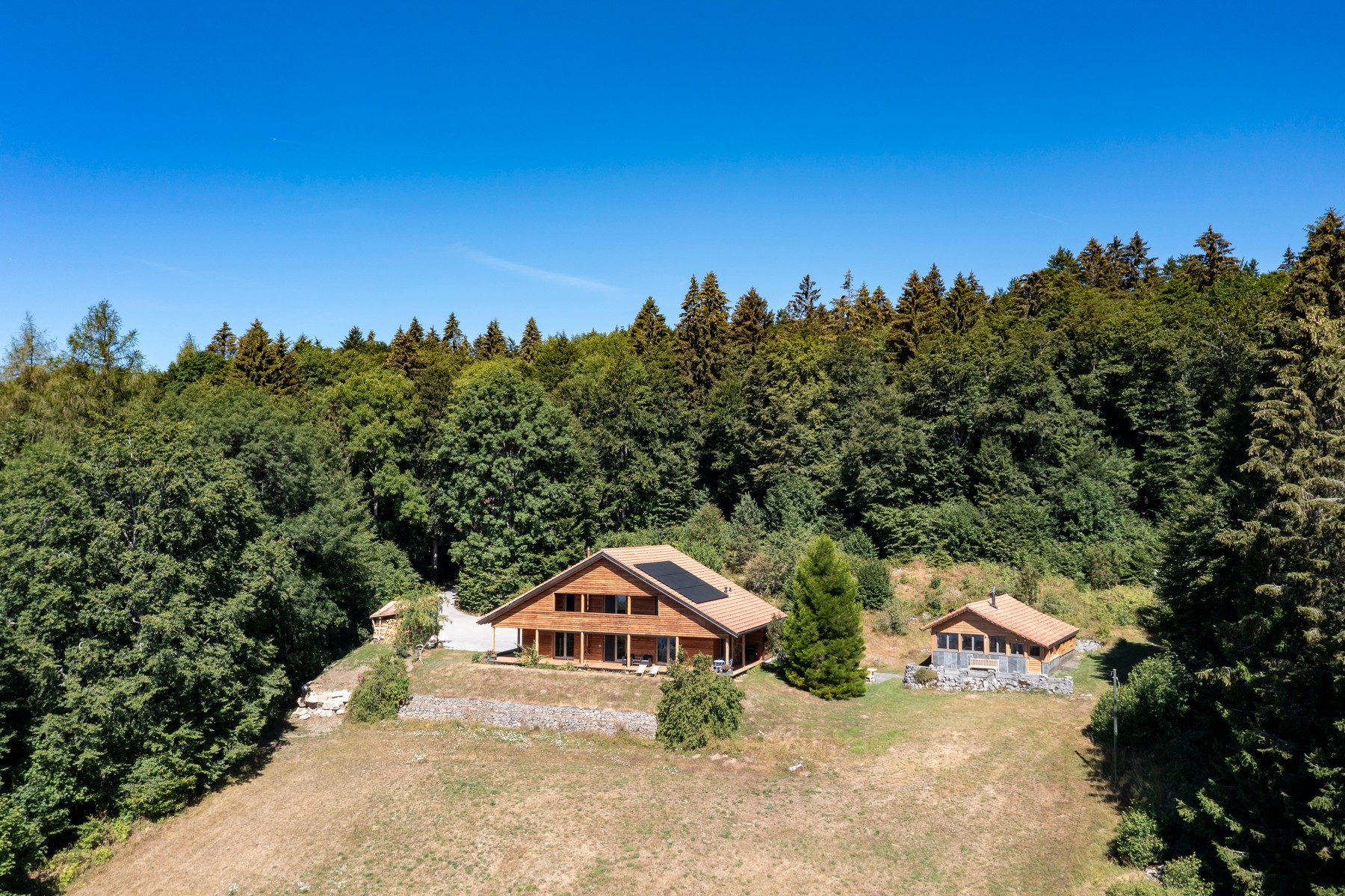  A rare property featuring two cottages and breathtaking lake views - 物件實景